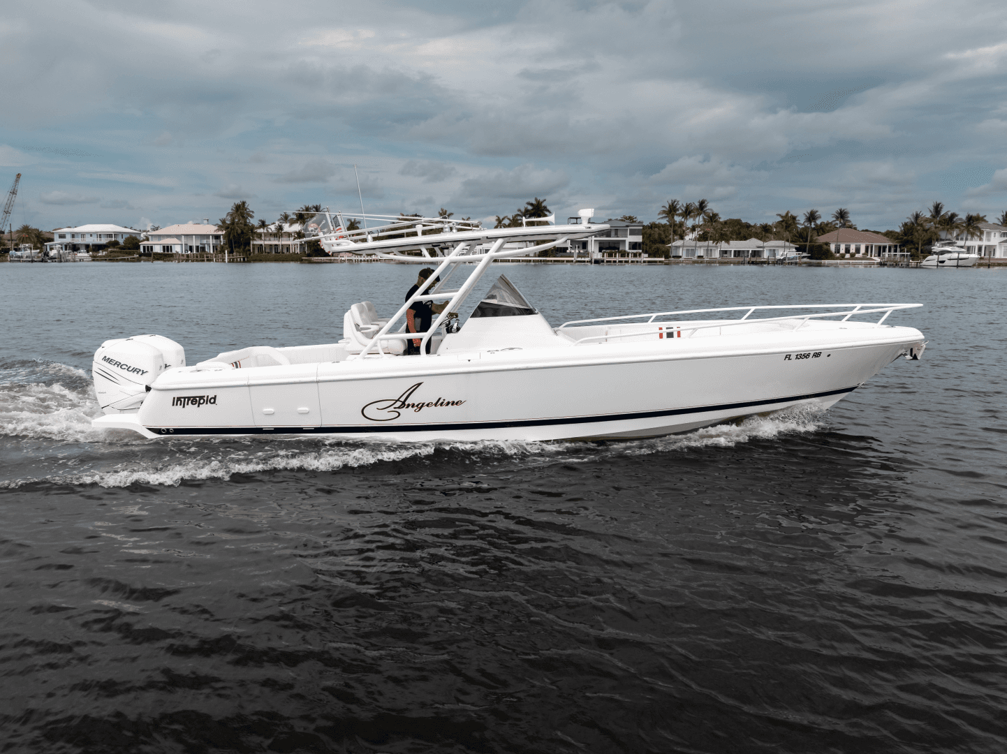 2015 Intrepid 327CC