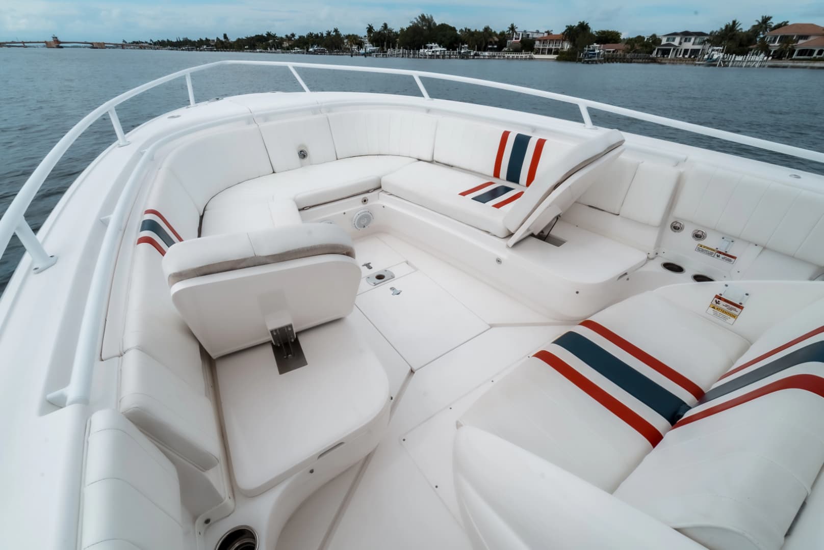 2015 Intrepid 327CC