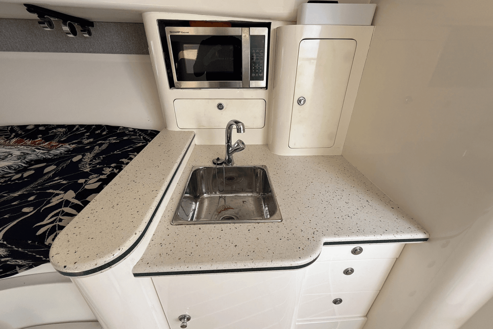 2004 Intrepid 348 WA