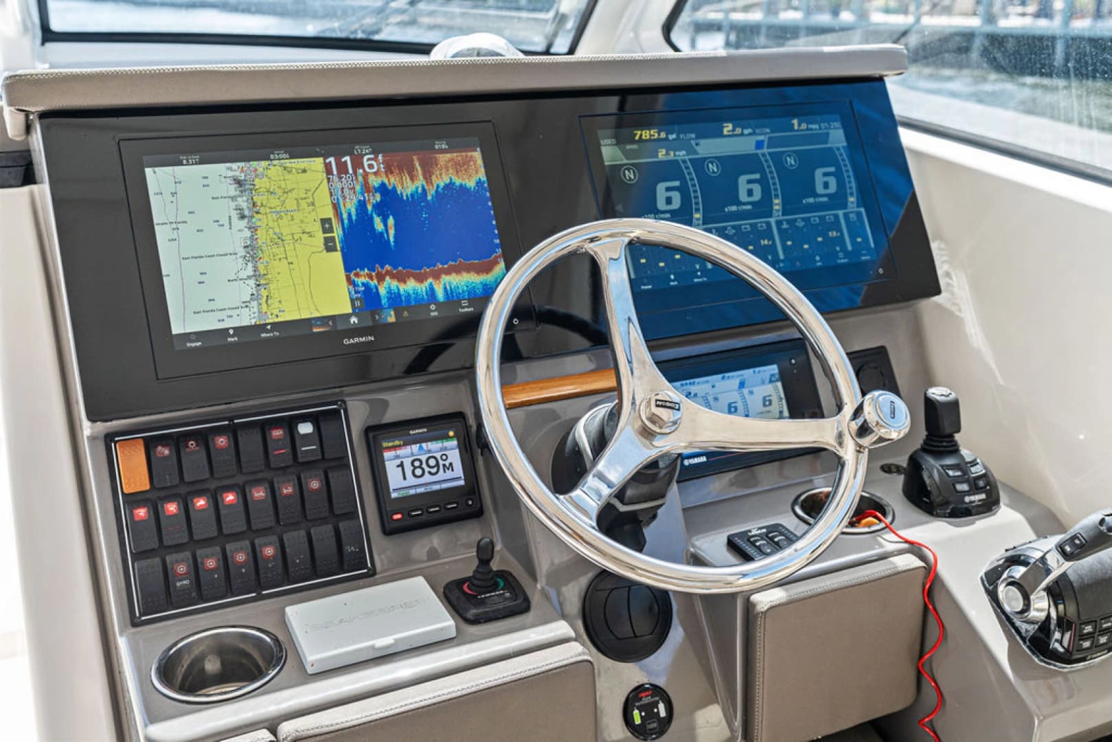 2019 Pursuit 365 DC