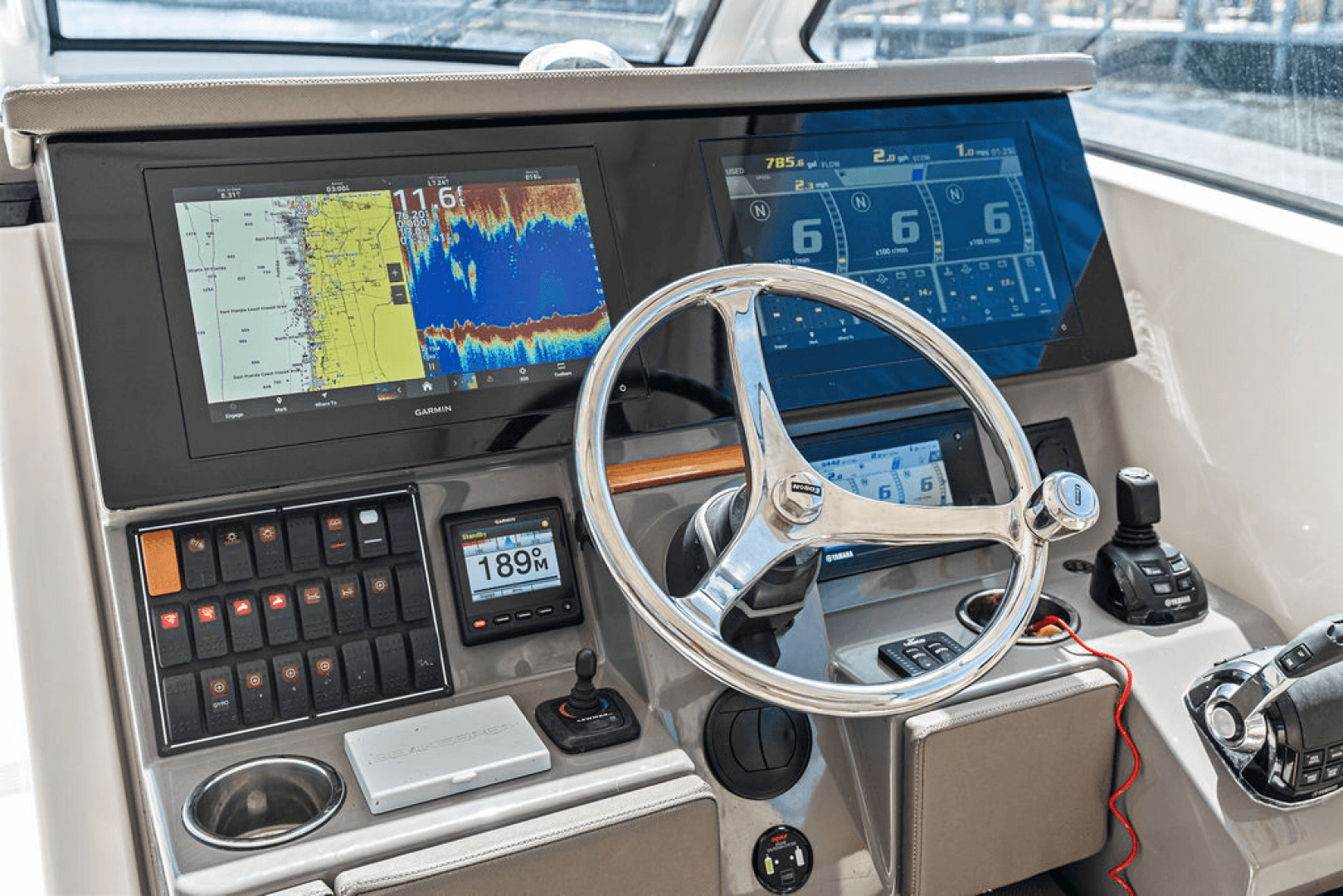 2019 Pursuit 365 DC