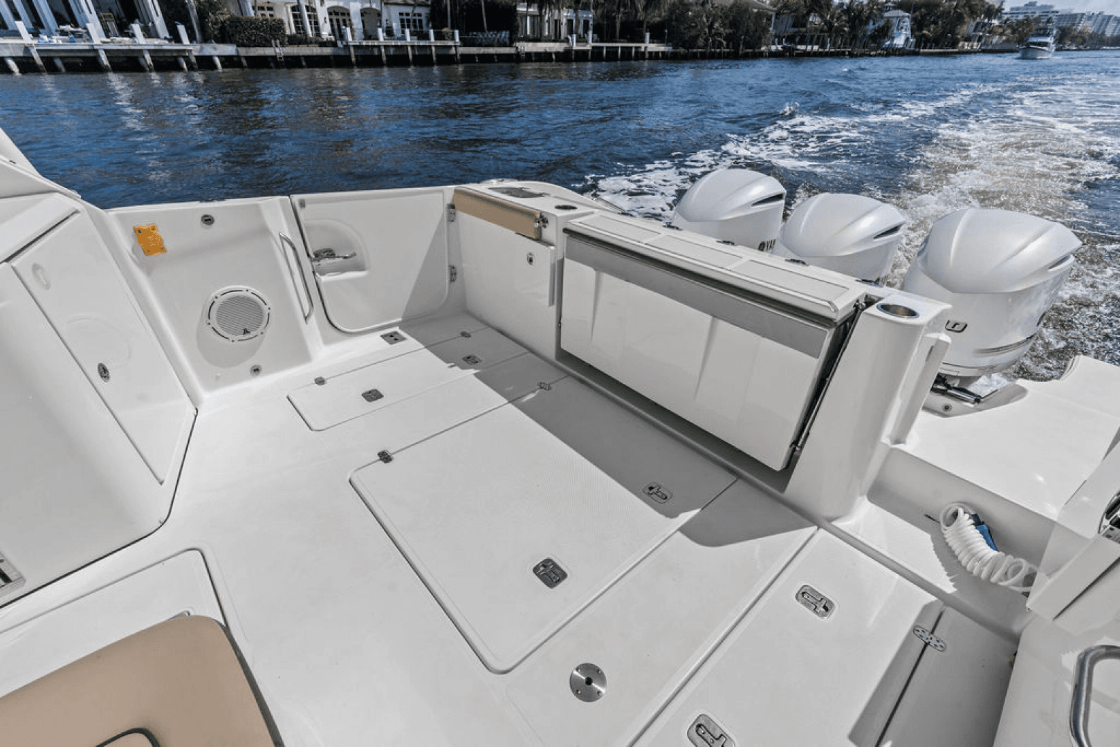 2019 Pursuit 365 DC