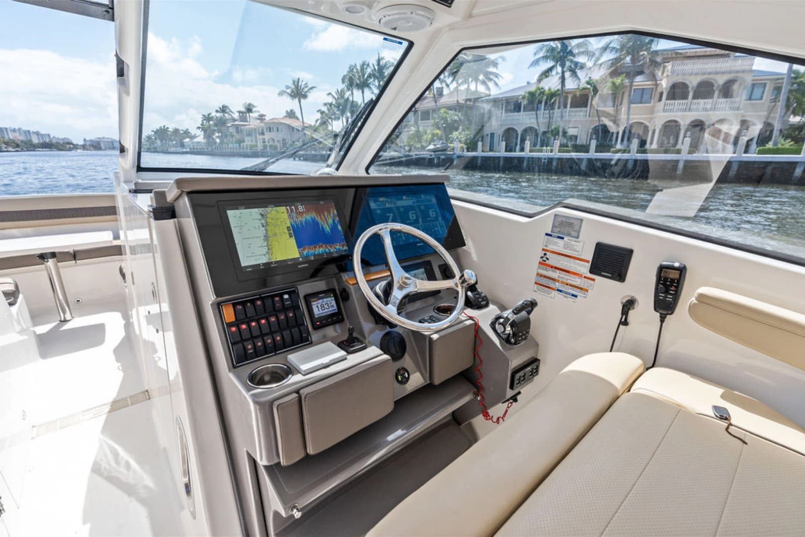 2019 Pursuit 365 DC