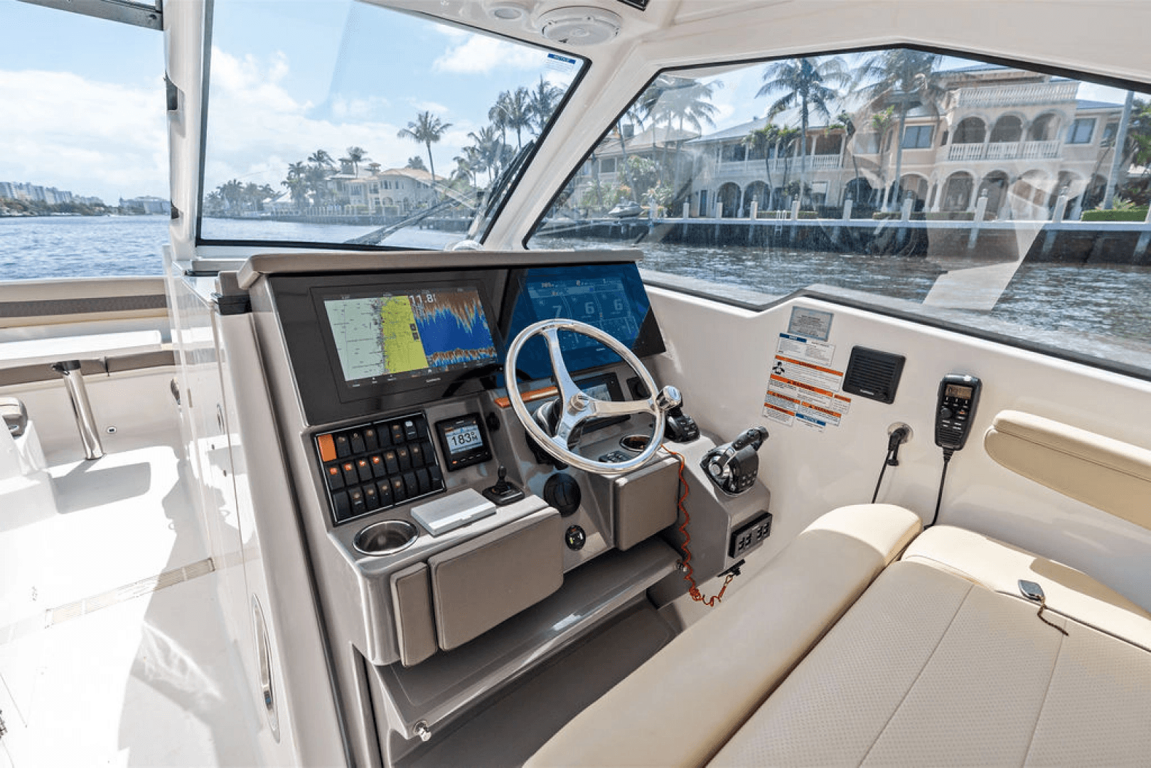 2019 Pursuit 365 DC