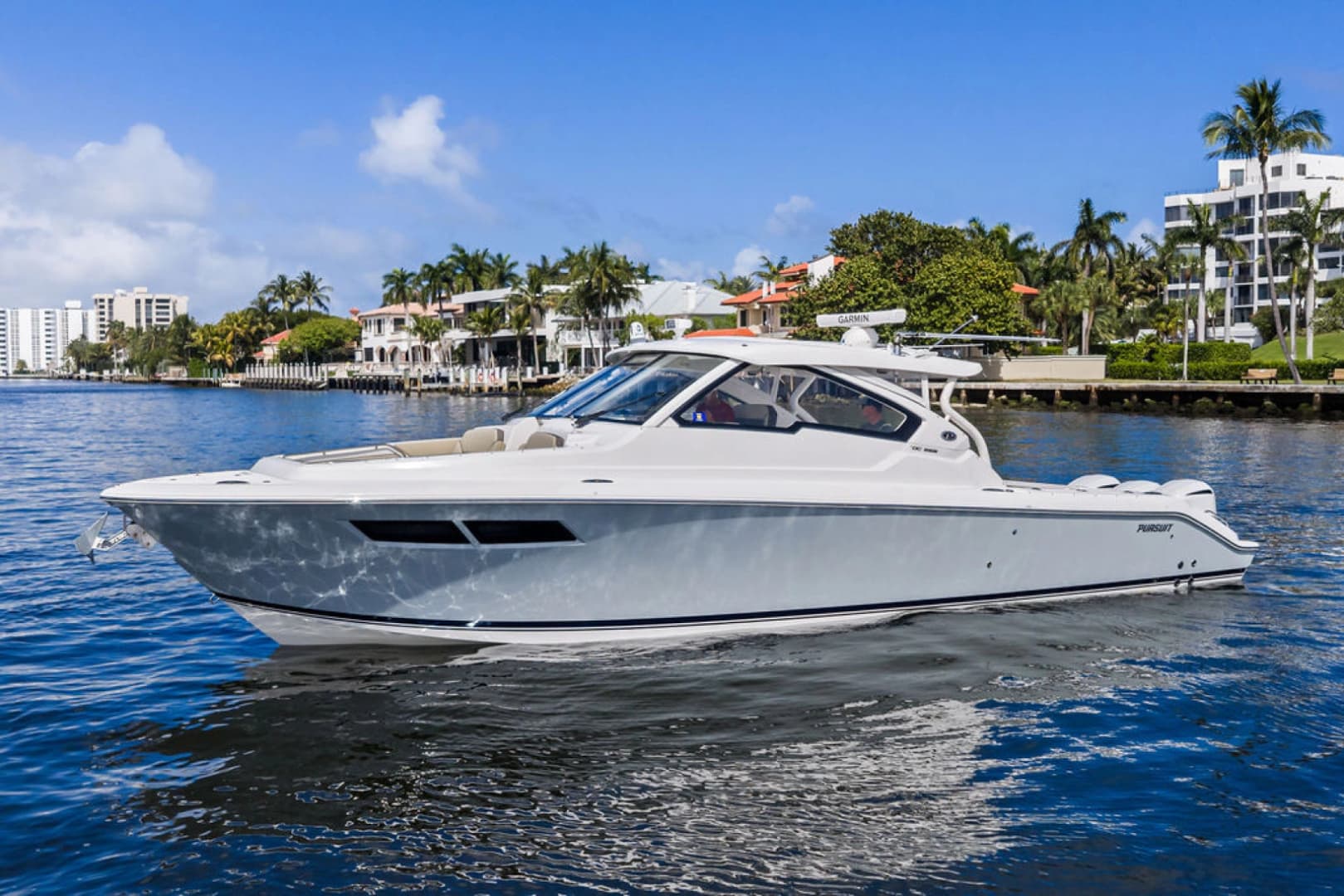 2019 Pursuit 365 DC