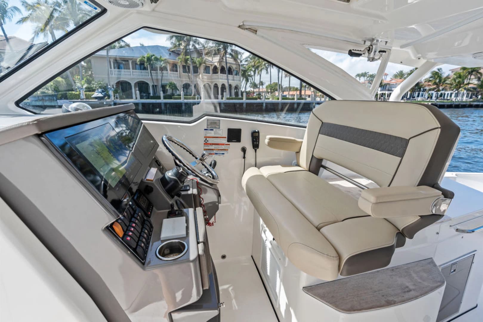 2019 Pursuit 365 DC