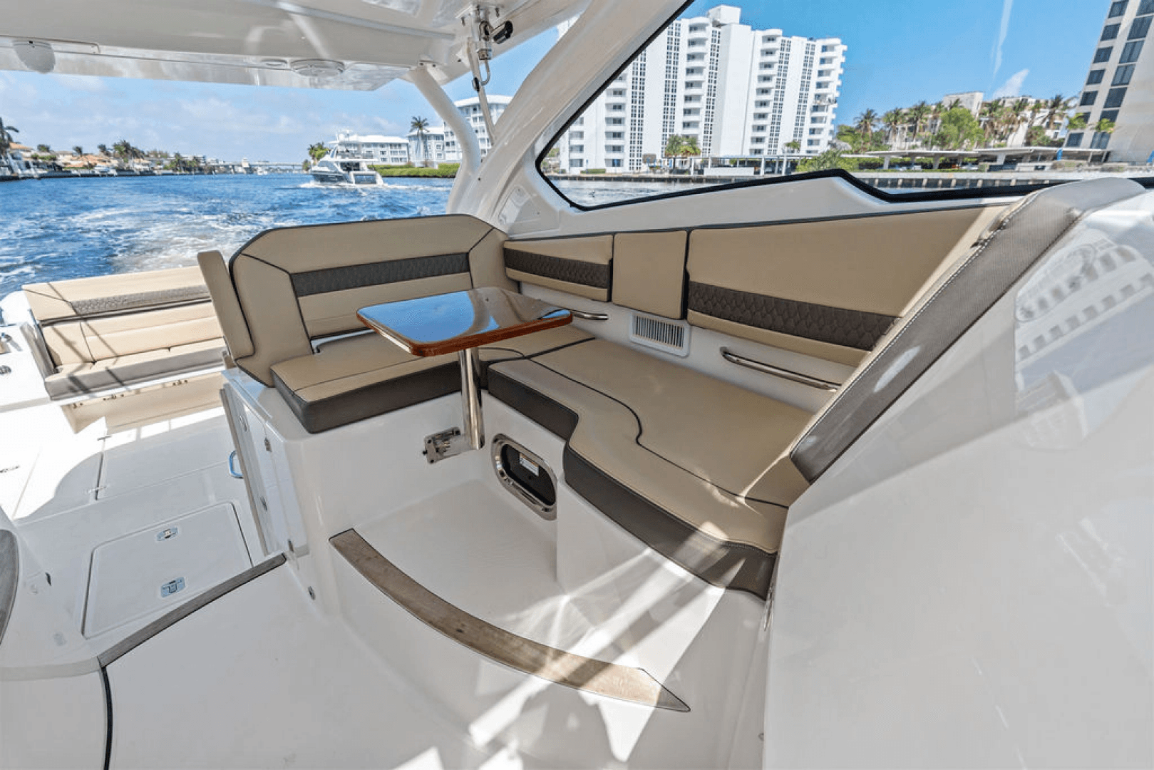 2019 Pursuit 365 DC