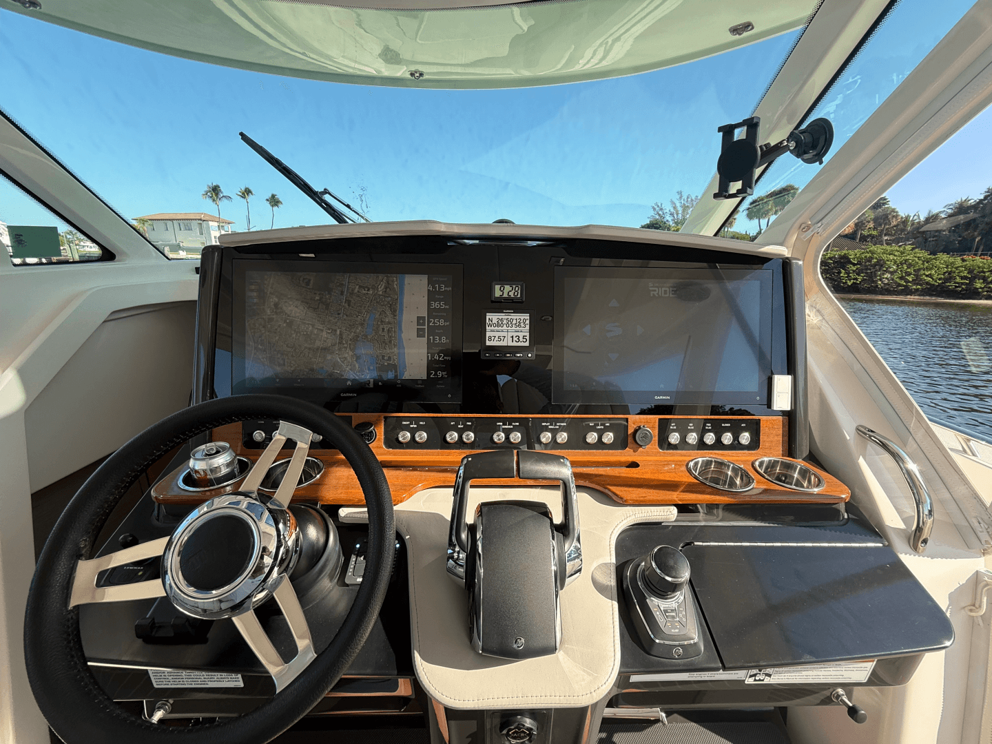 2023 Tiara Yachts 38 LS