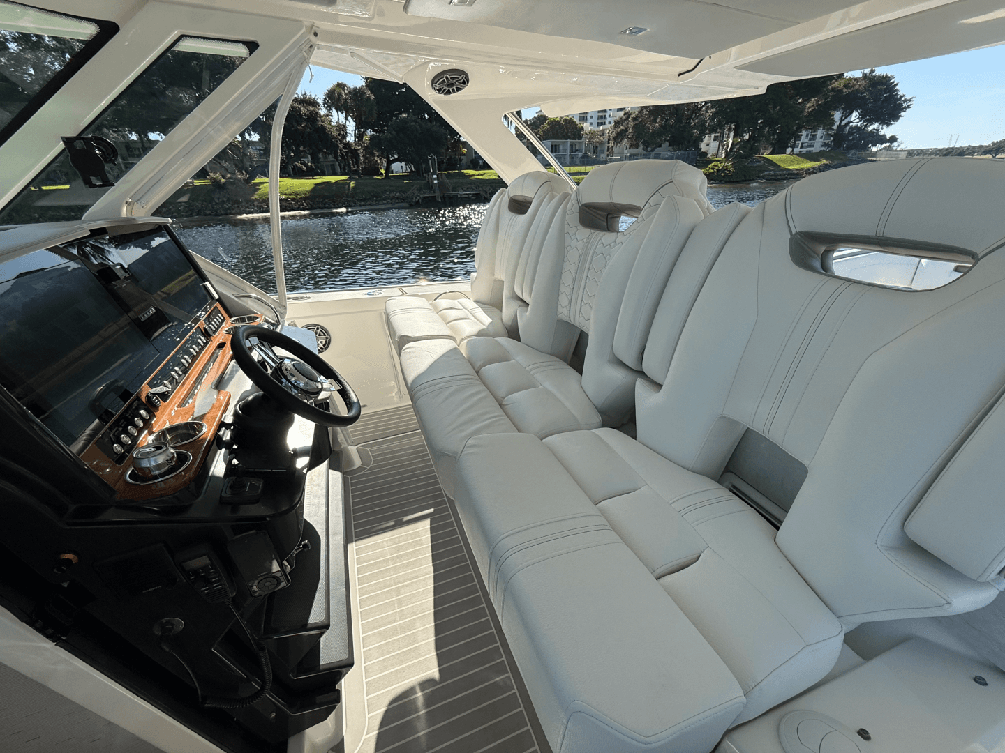 2023 Tiara Yachts 38 LS