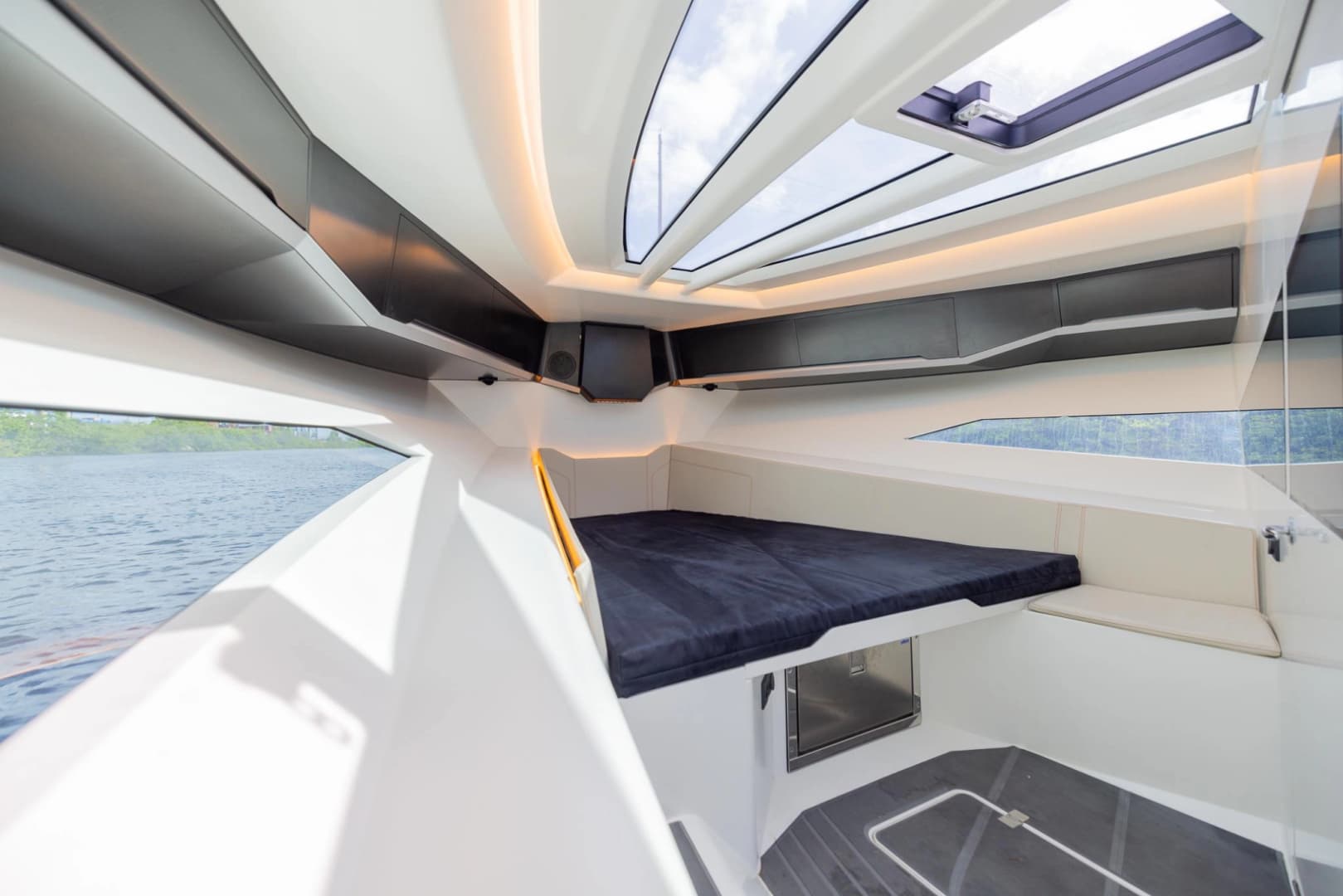2022 SAY Carbon Yachts 42 Open