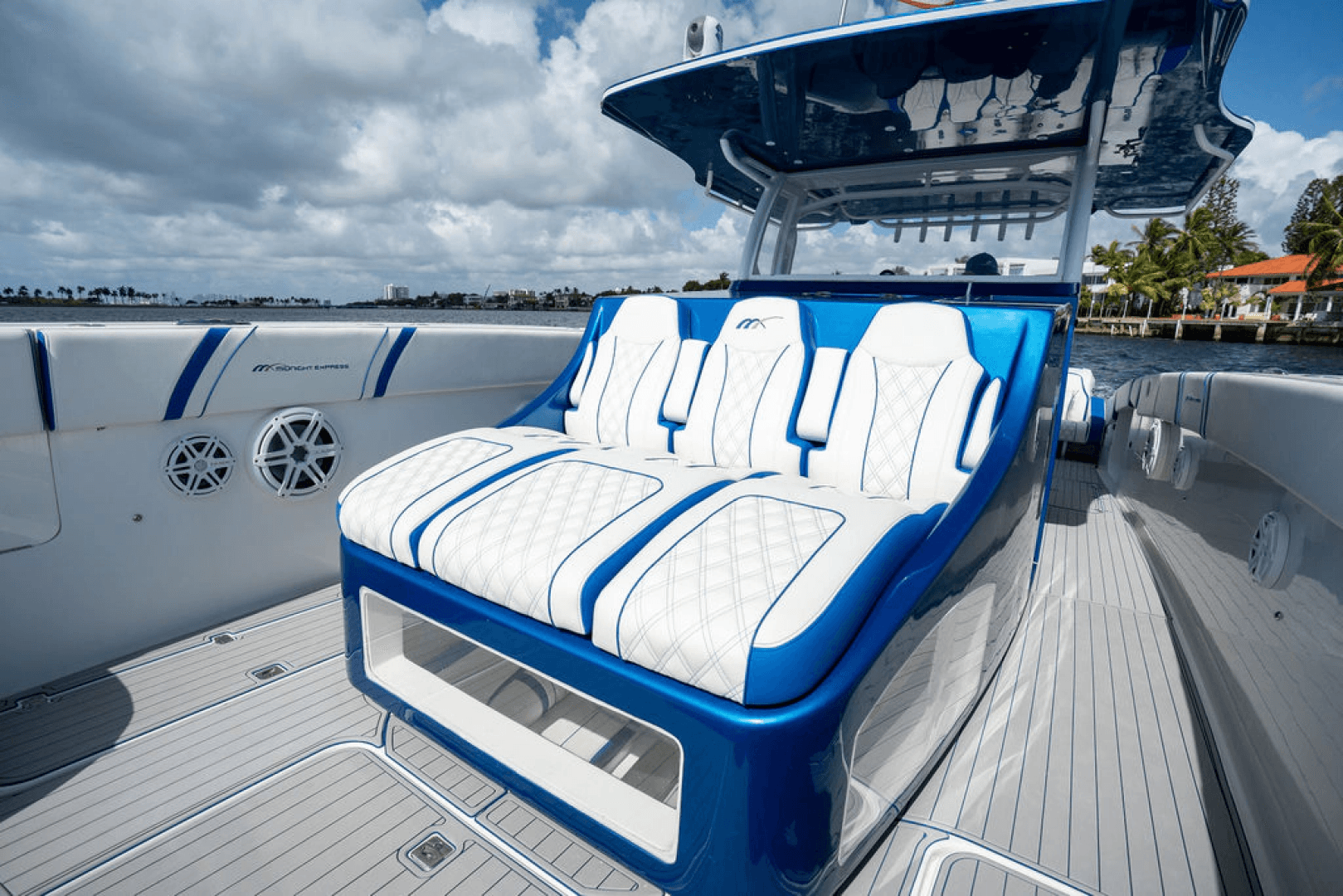 2019 Midnight Express 43