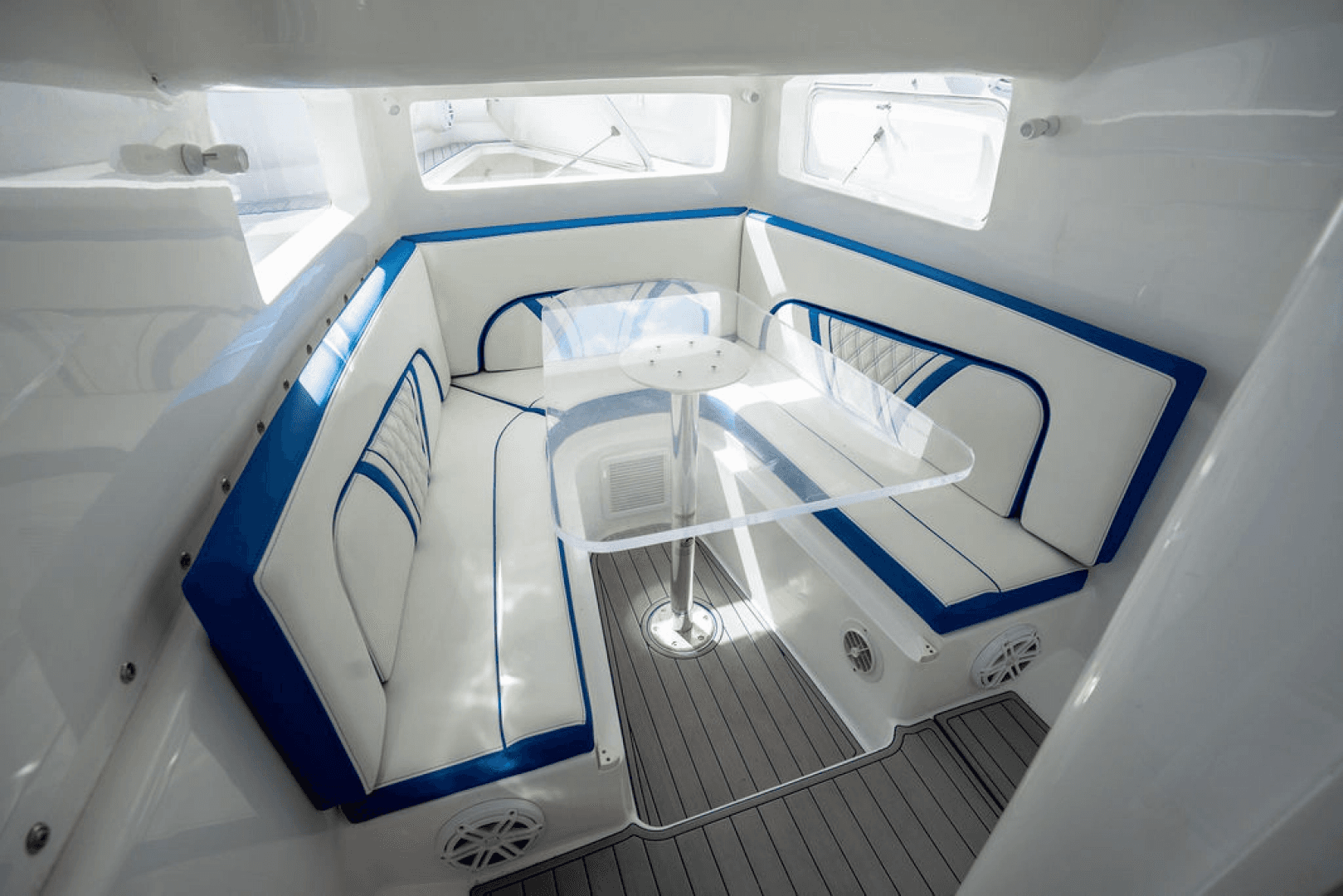 2019 Midnight Express 43