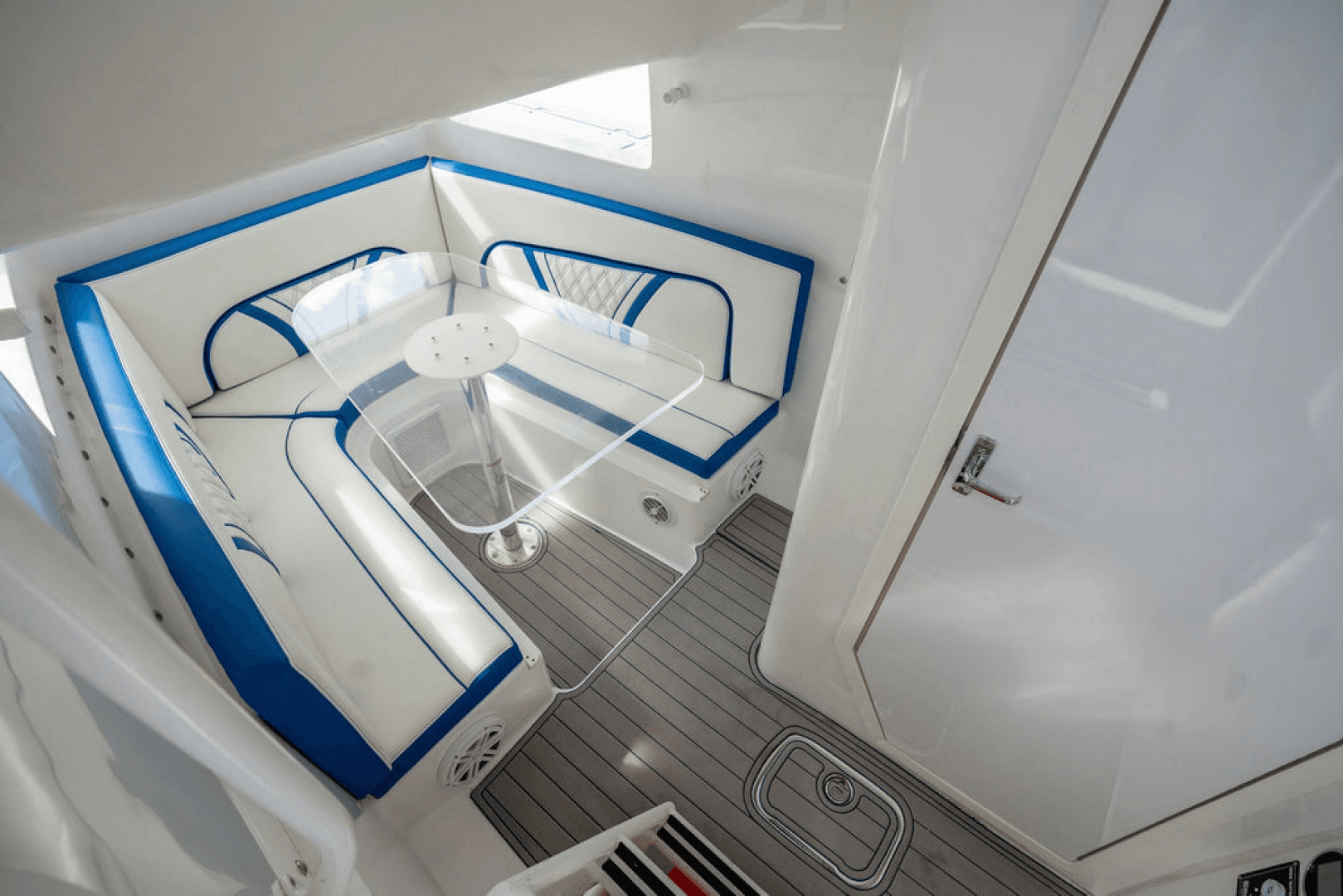 2019 Midnight Express 43