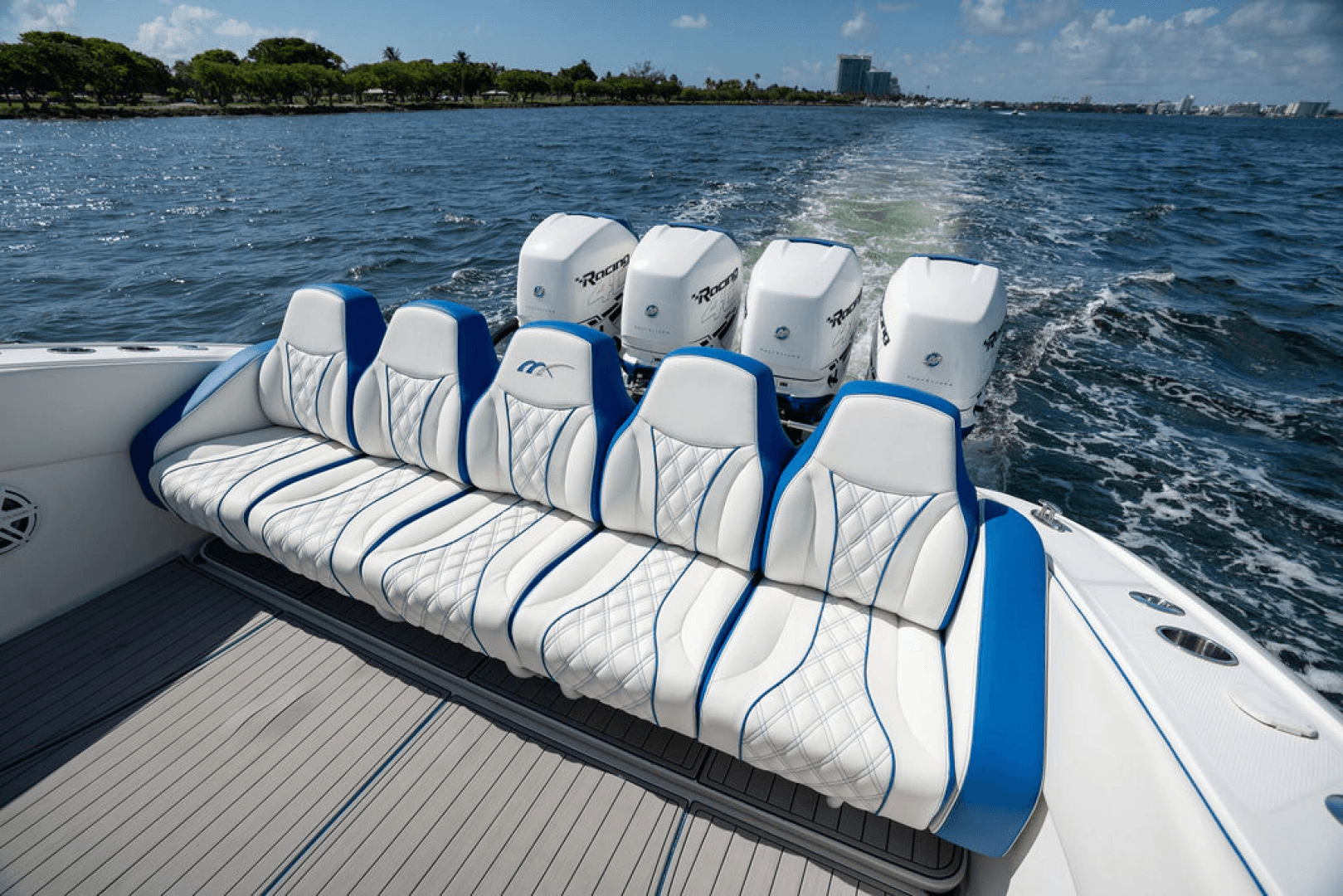 2019 Midnight Express 43