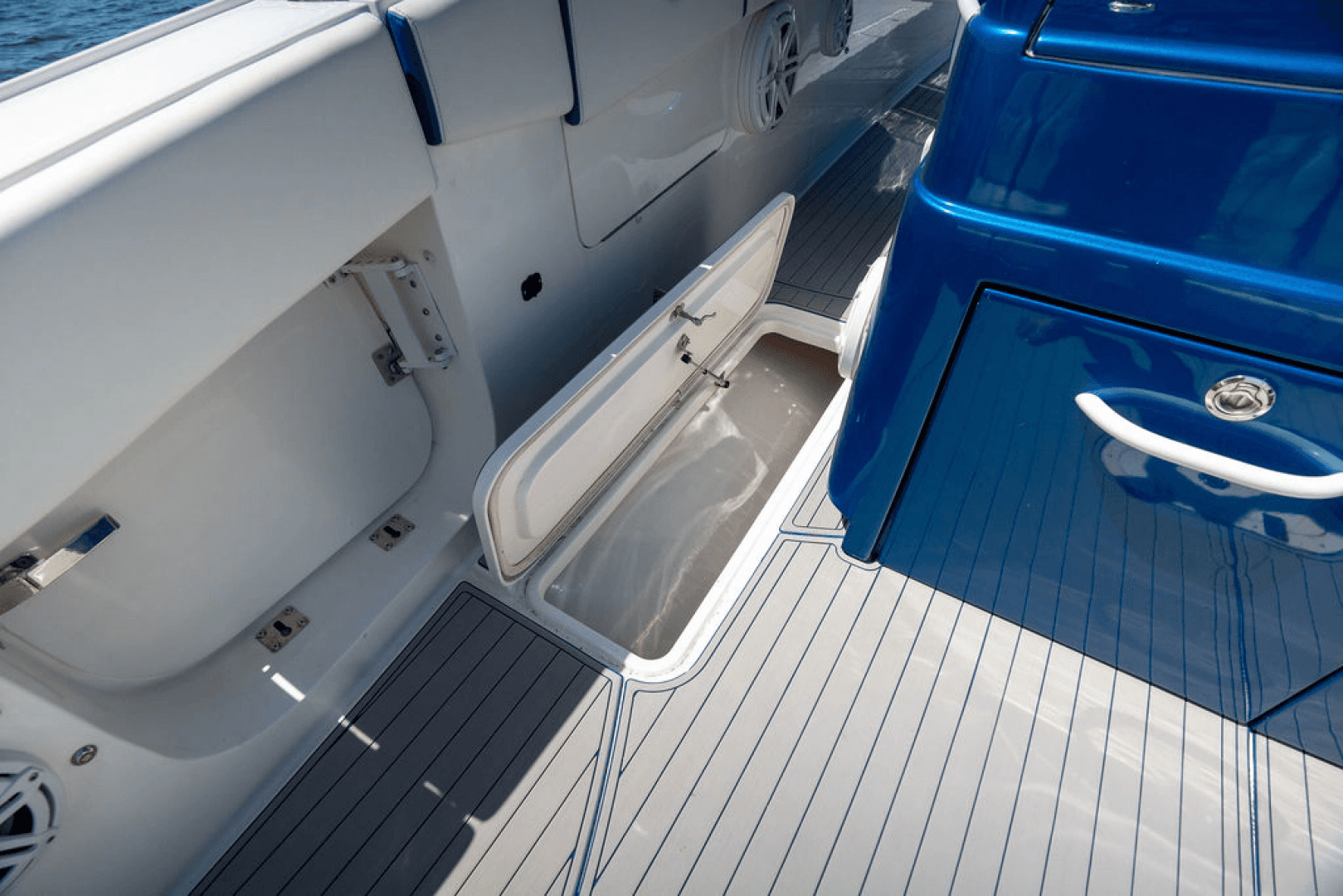 2019 Midnight Express 43