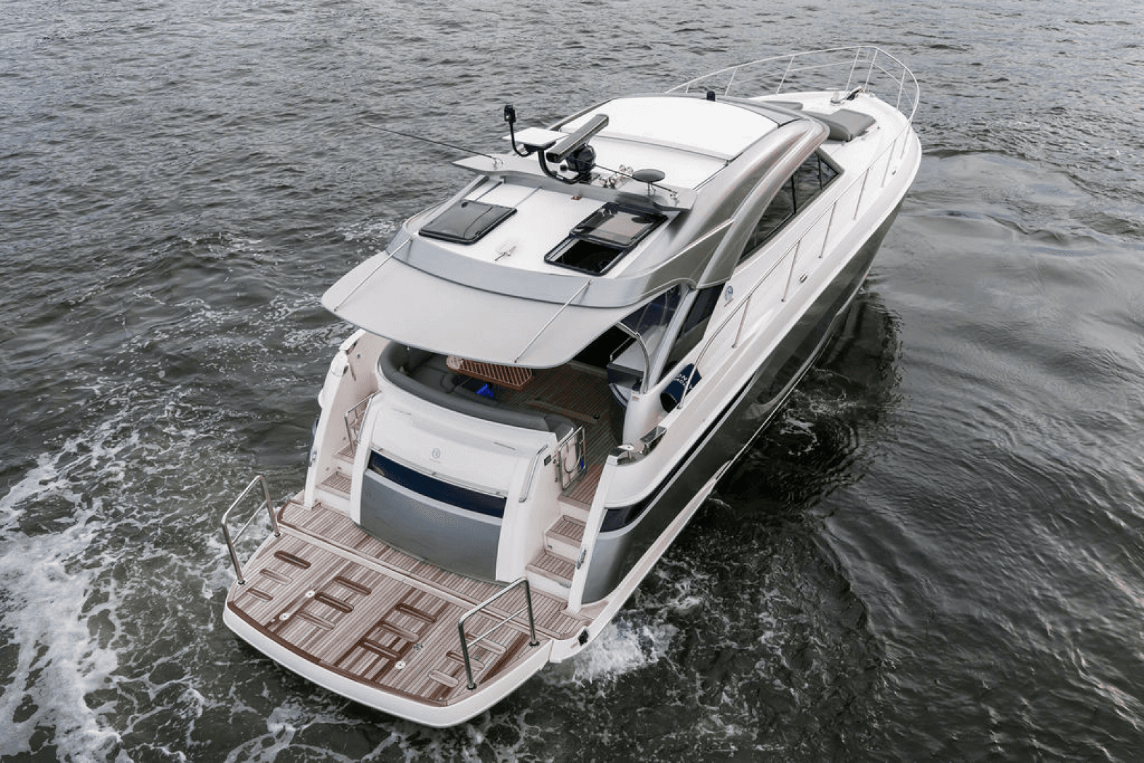 2026 Riviera 4600 Sport Yacht Platinum Edition