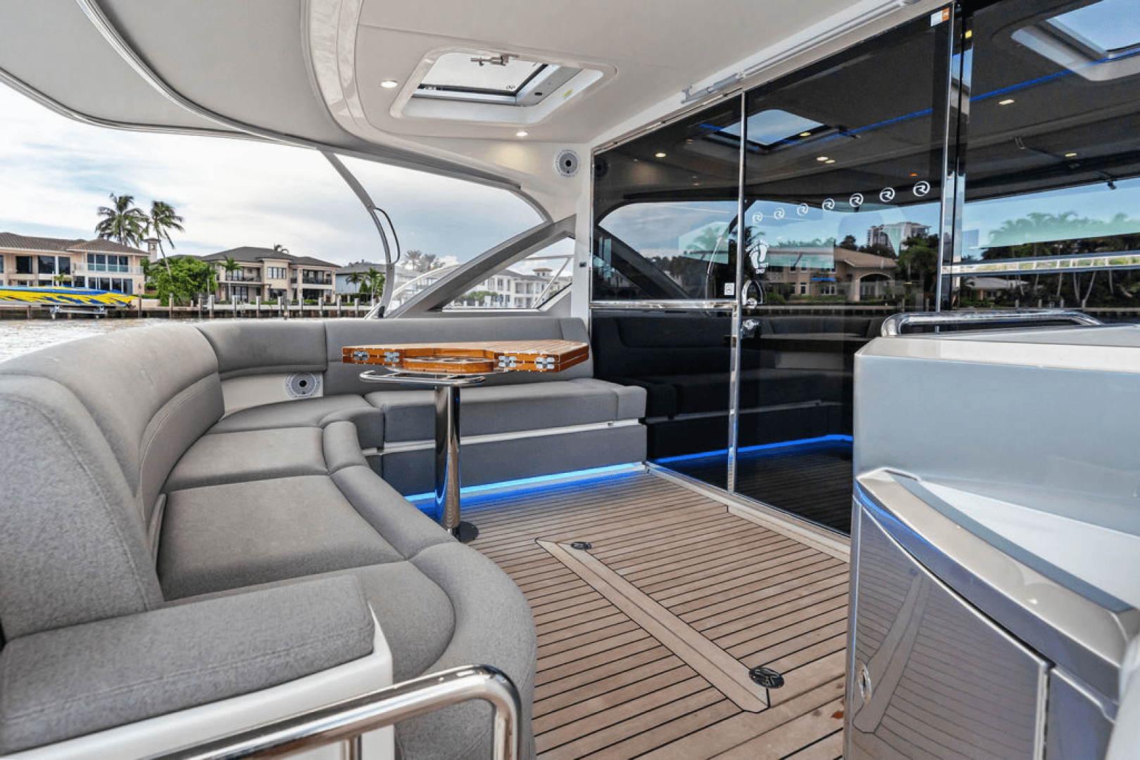 2026 Riviera 4600 Sport Yacht Platinum Edition