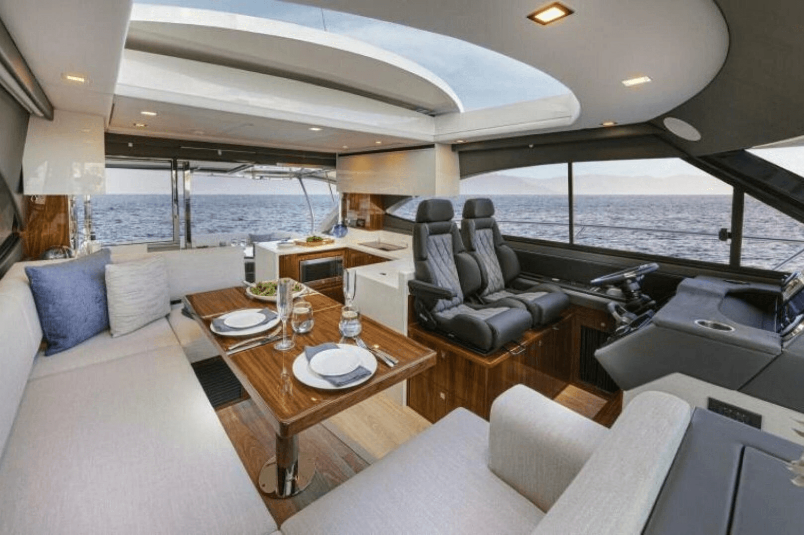 2026 Riviera 4600 Sport Yacht Platinum Edition
