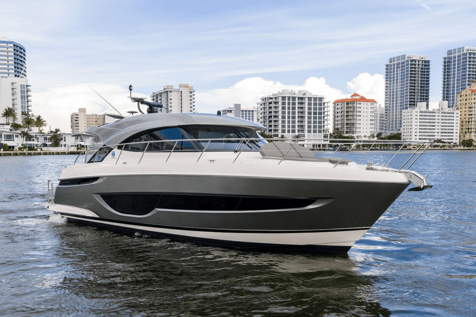 2026 Riviera 4600 Sport Yacht Platinum Edition