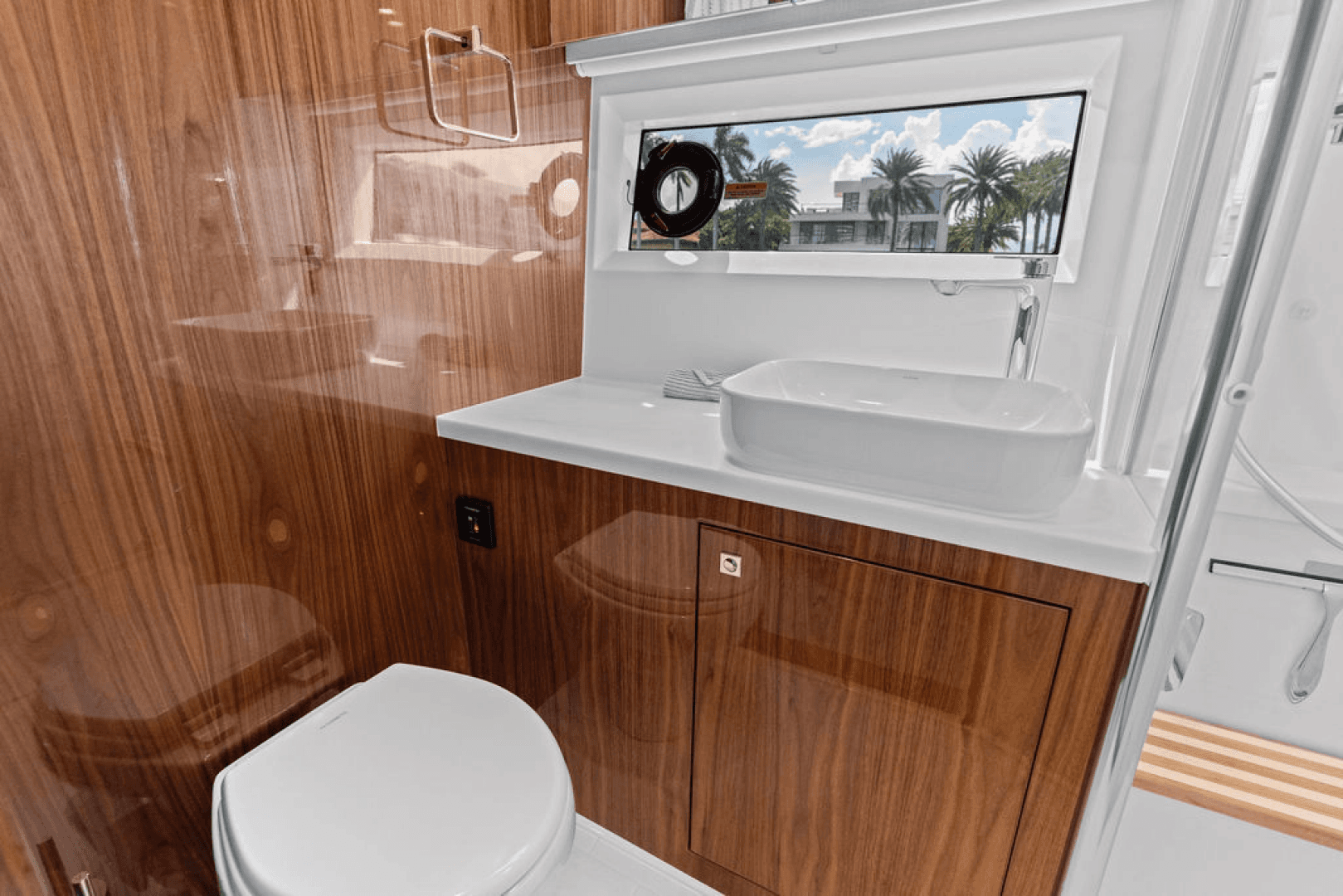 2026 Riviera 4600 Sport Yacht Platinum Edition