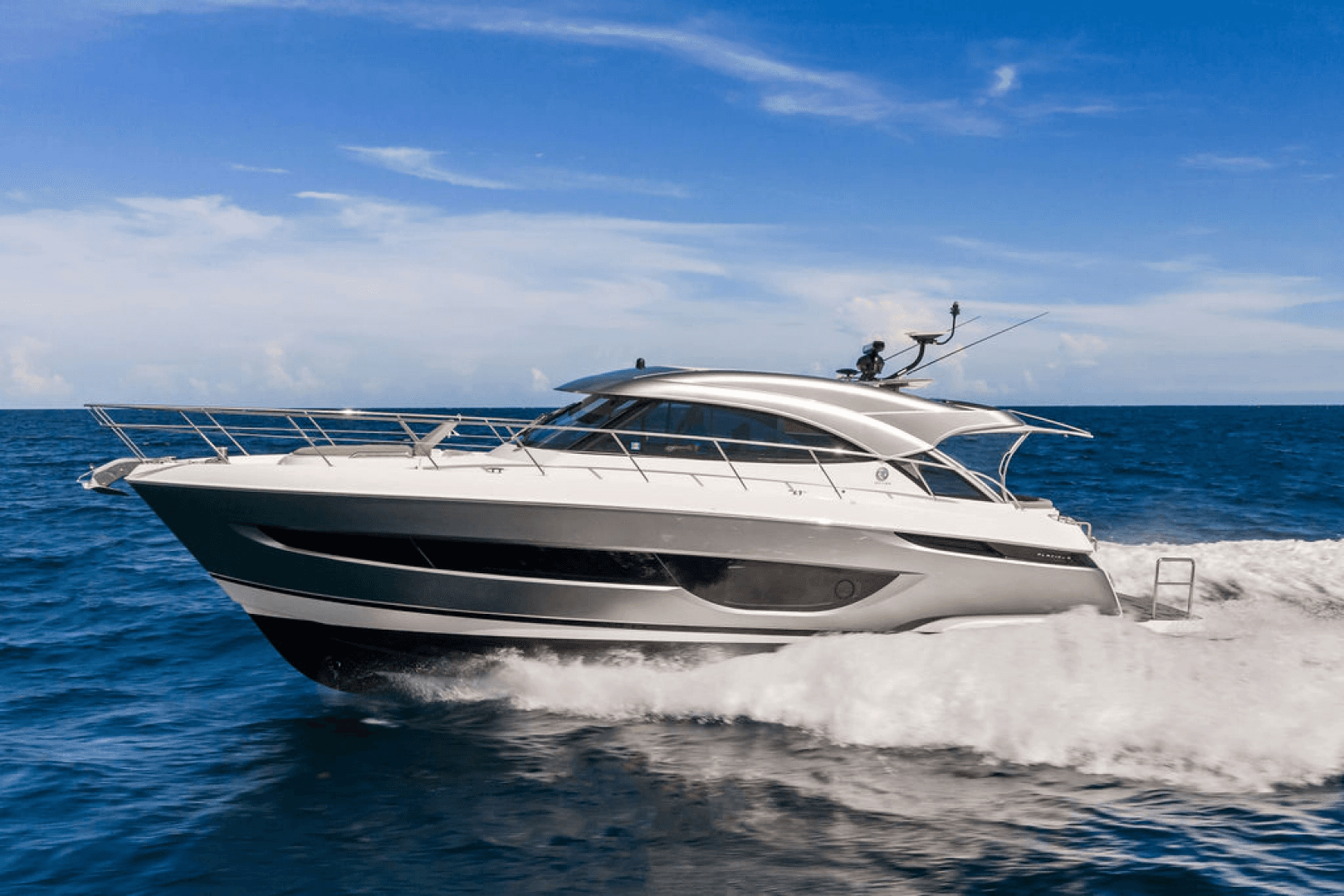 2026 Riviera 4600 Sport Yacht Platinum Edition