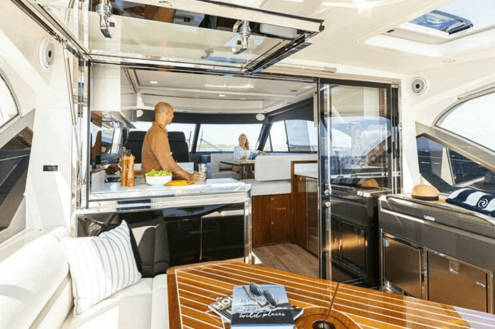 2026 Riviera 4600 Sport Yacht Platinum Edition