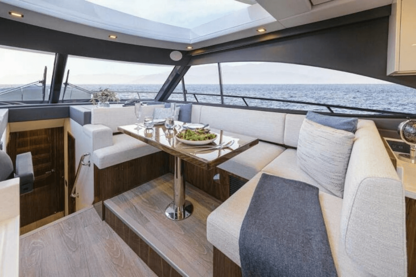 2026 Riviera 4600 Sport Yacht Platinum Edition