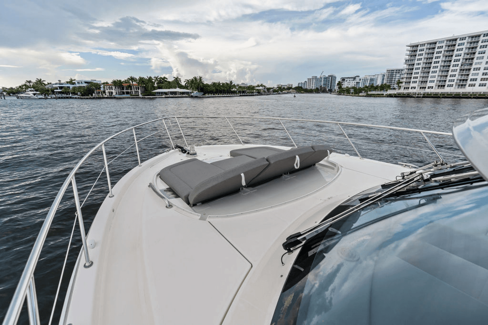 2026 Riviera 4600 Sport Yacht Platinum Edition
