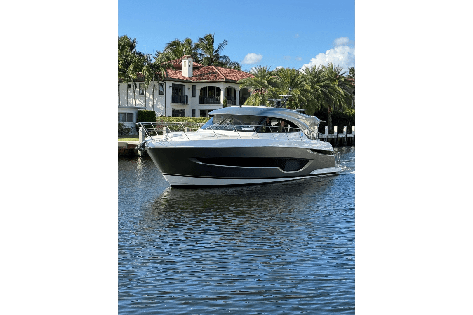 2026 Riviera 4600 Sport Yacht Platinum Edition