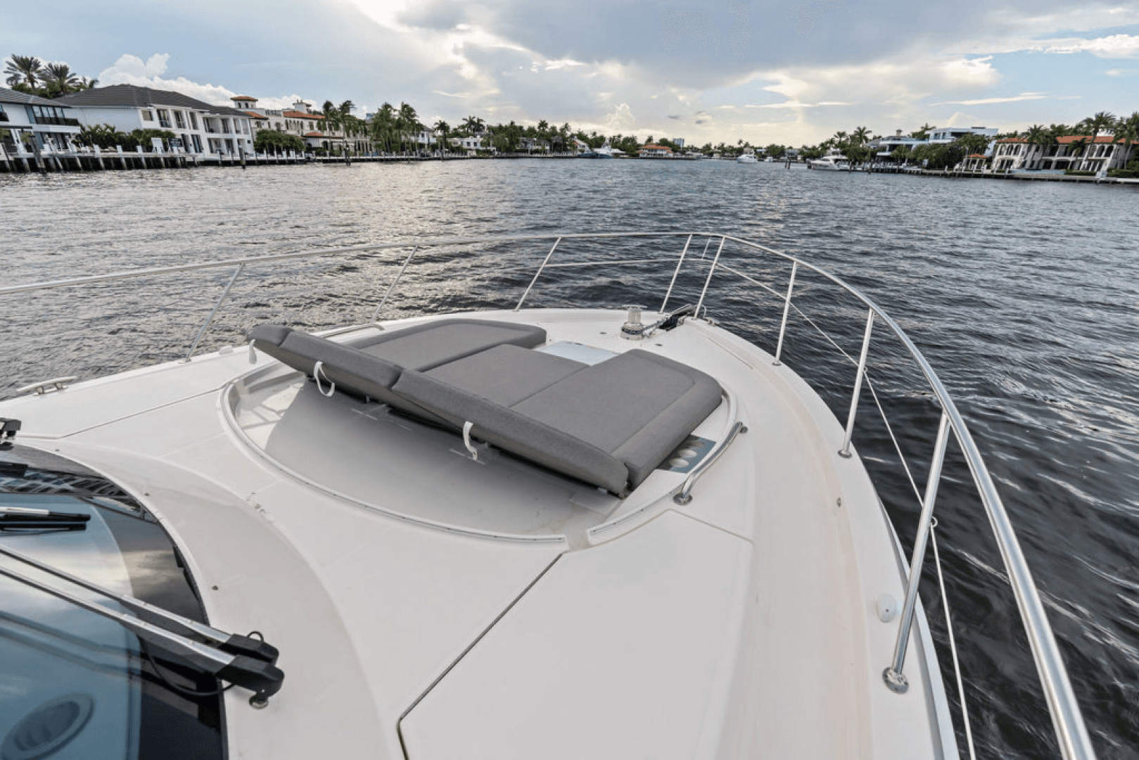 2026 Riviera 4600 Sport Yacht Platinum Edition
