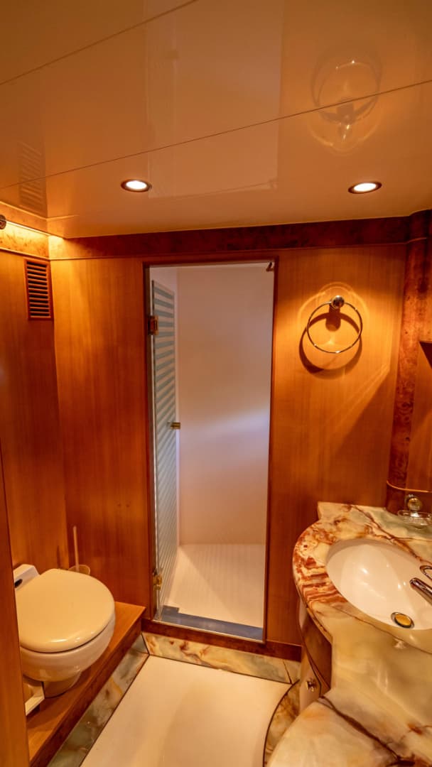 2003 Horizon 64