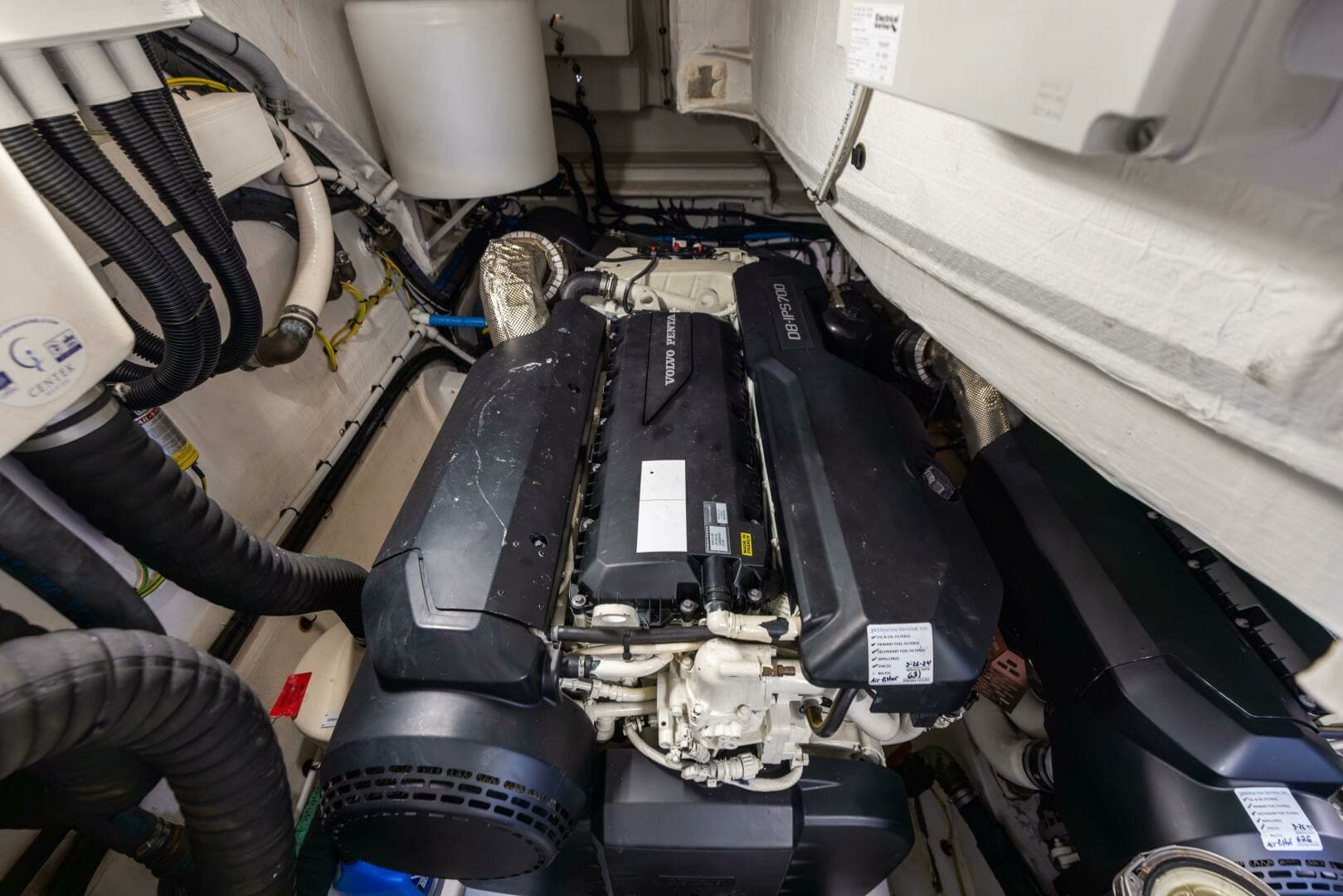 Azimut 60 - Azure - Engine Room