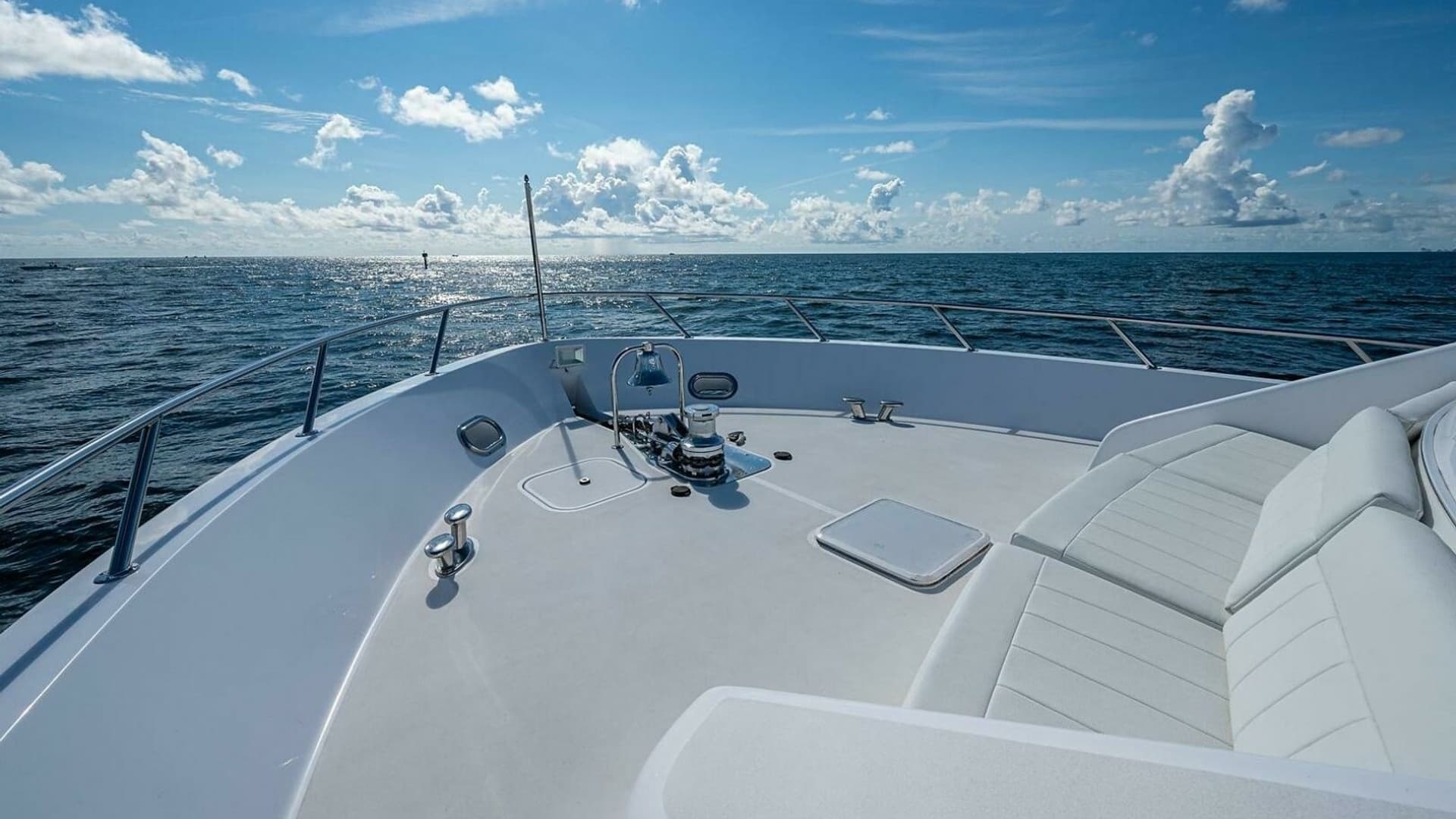 Spacious Foredeck with Seating