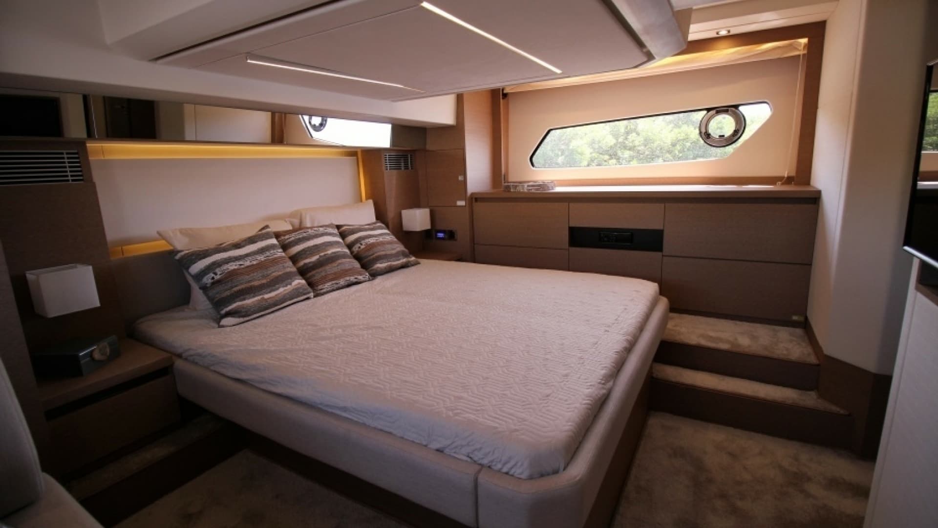 2018 Prestige 460 S