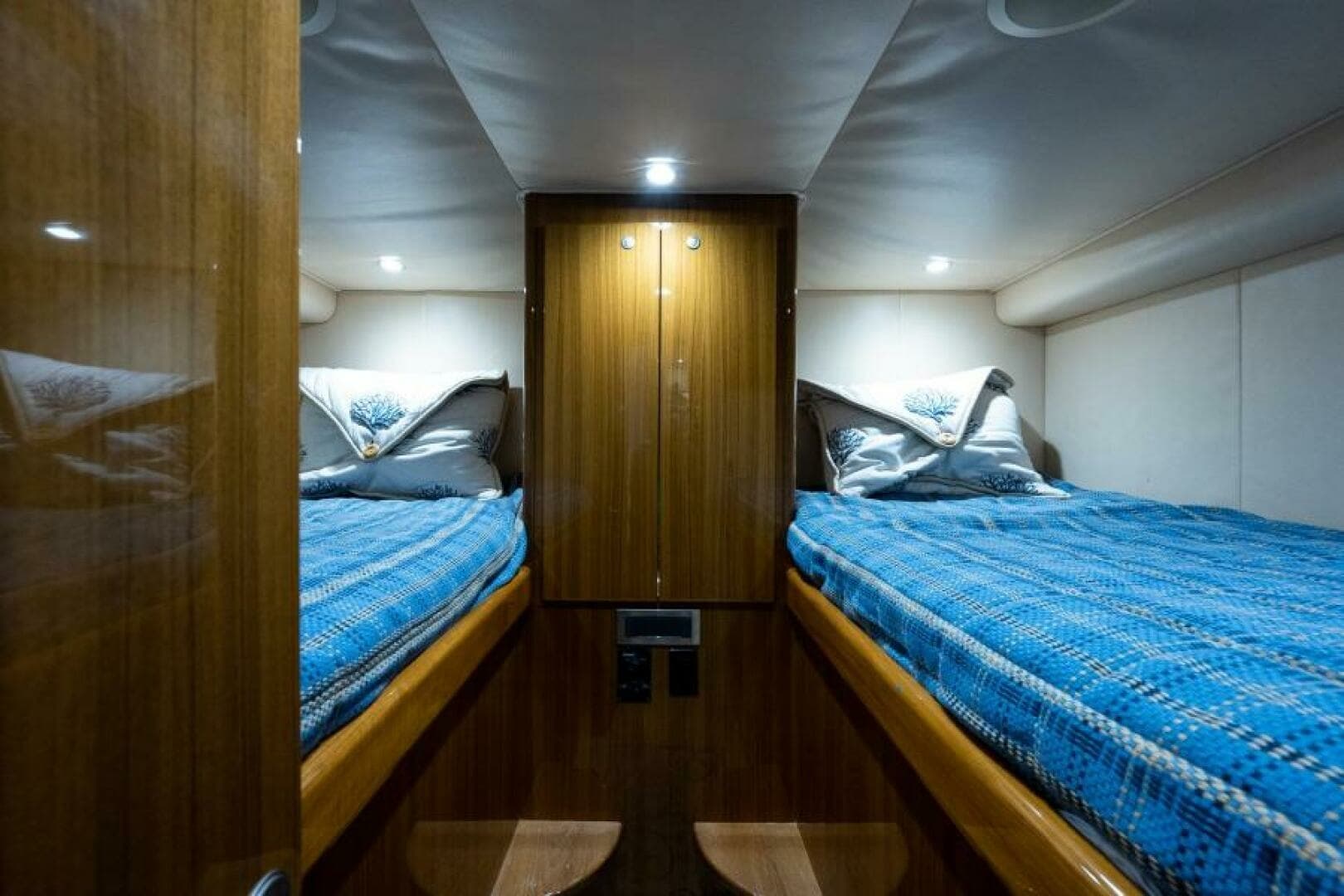 Viking 42 - Drop'Em - Guest Stateroom