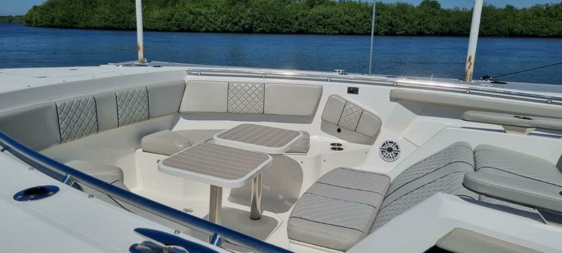 2022 Pursuit S428