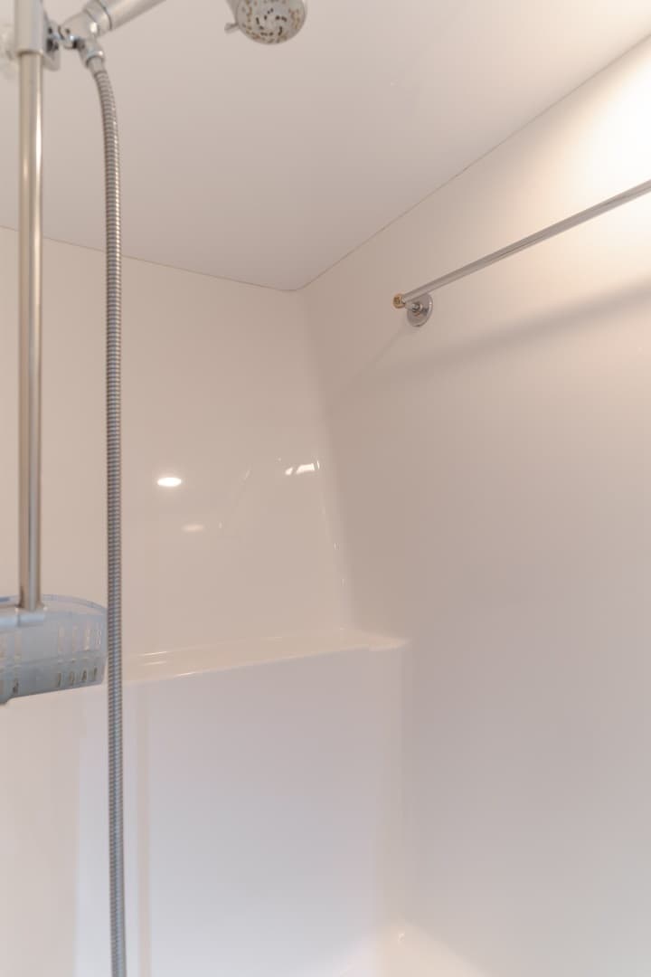 2003 Hatteras 54 Convertible - "BRAINWAVE": Spacious Yacht Shower Enclosure