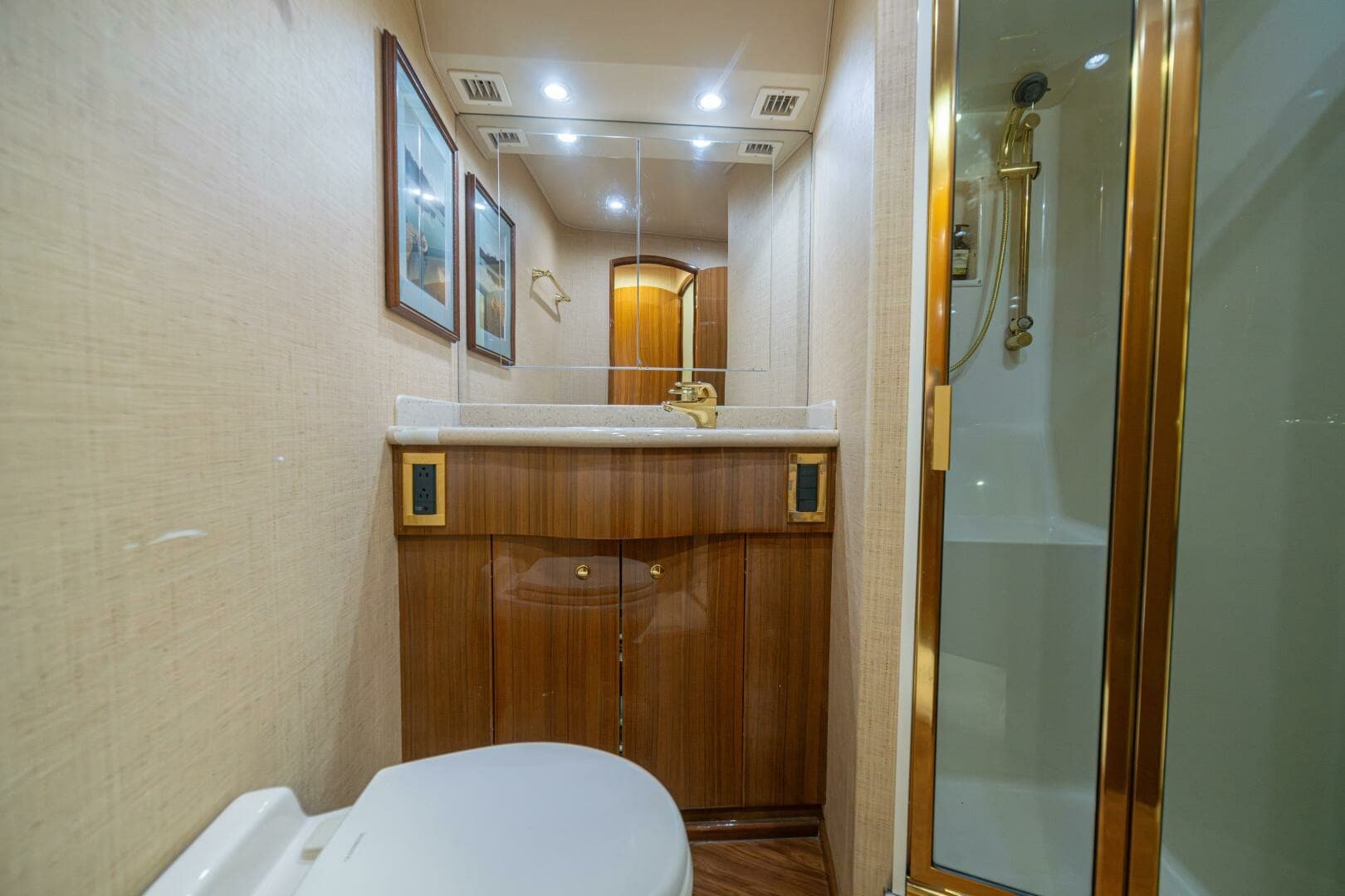 2006 Viking 56 "Scandaloso"