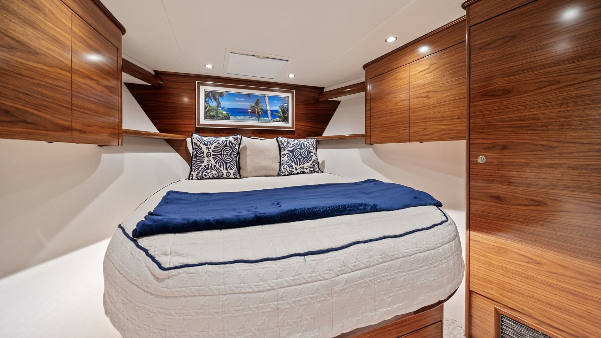 VIP Forward Stateroom with Queen Berth