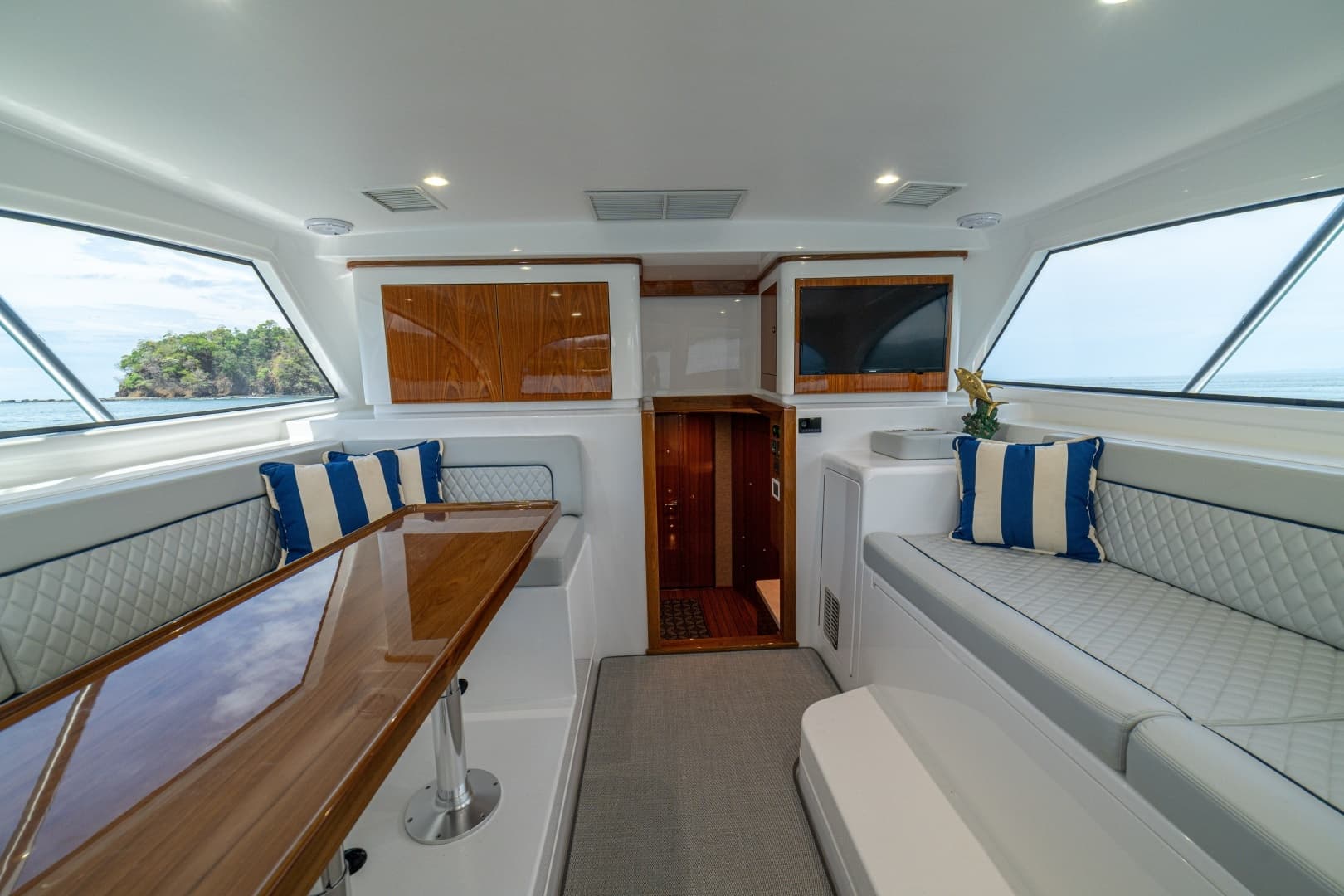 2023 Viking 46 Billfish Salon
