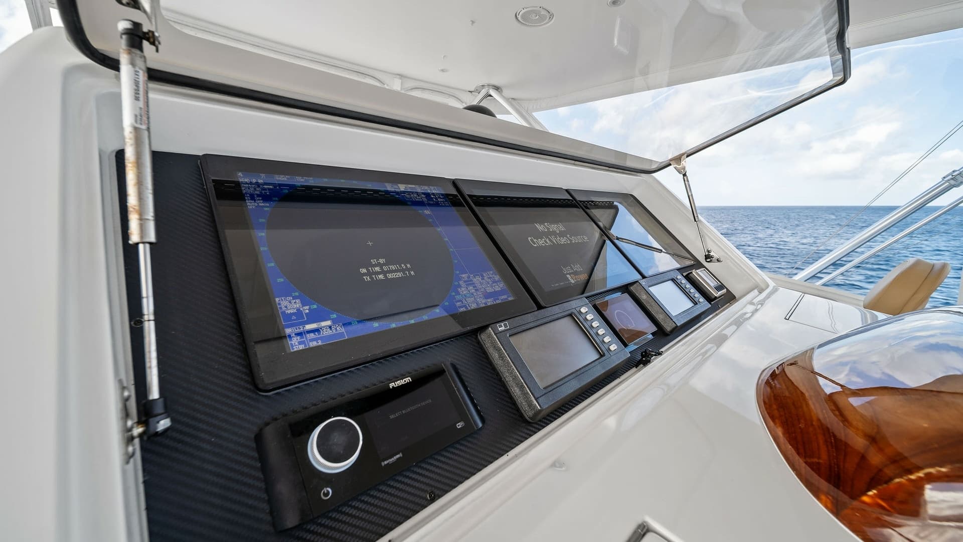 Flybridge Helm Electronics Console