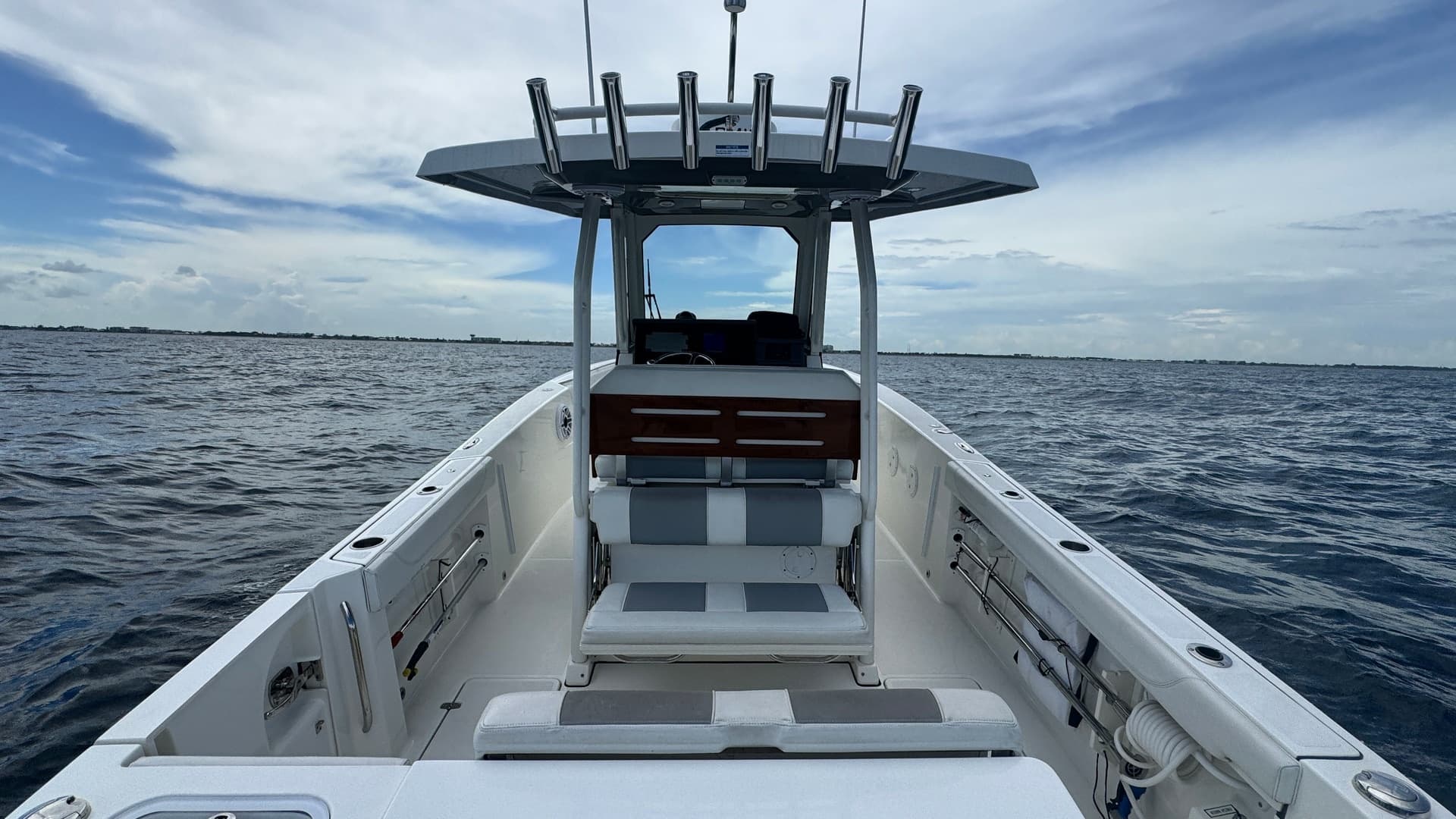 2022 Pursuit S288-