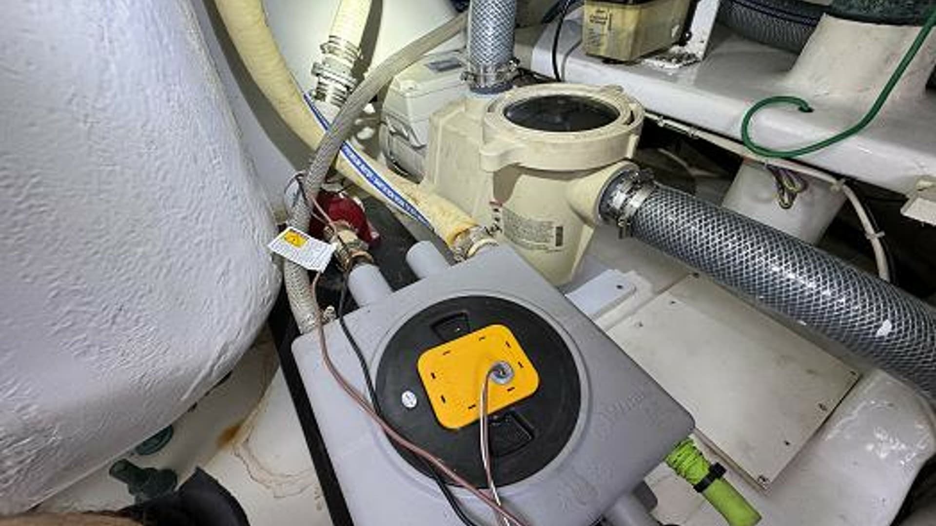 2007 74 Viking 74 Enclosed Bridge Never Settle - Starboard Tuna Tube Pump and In Deck Live Well Drain Sump