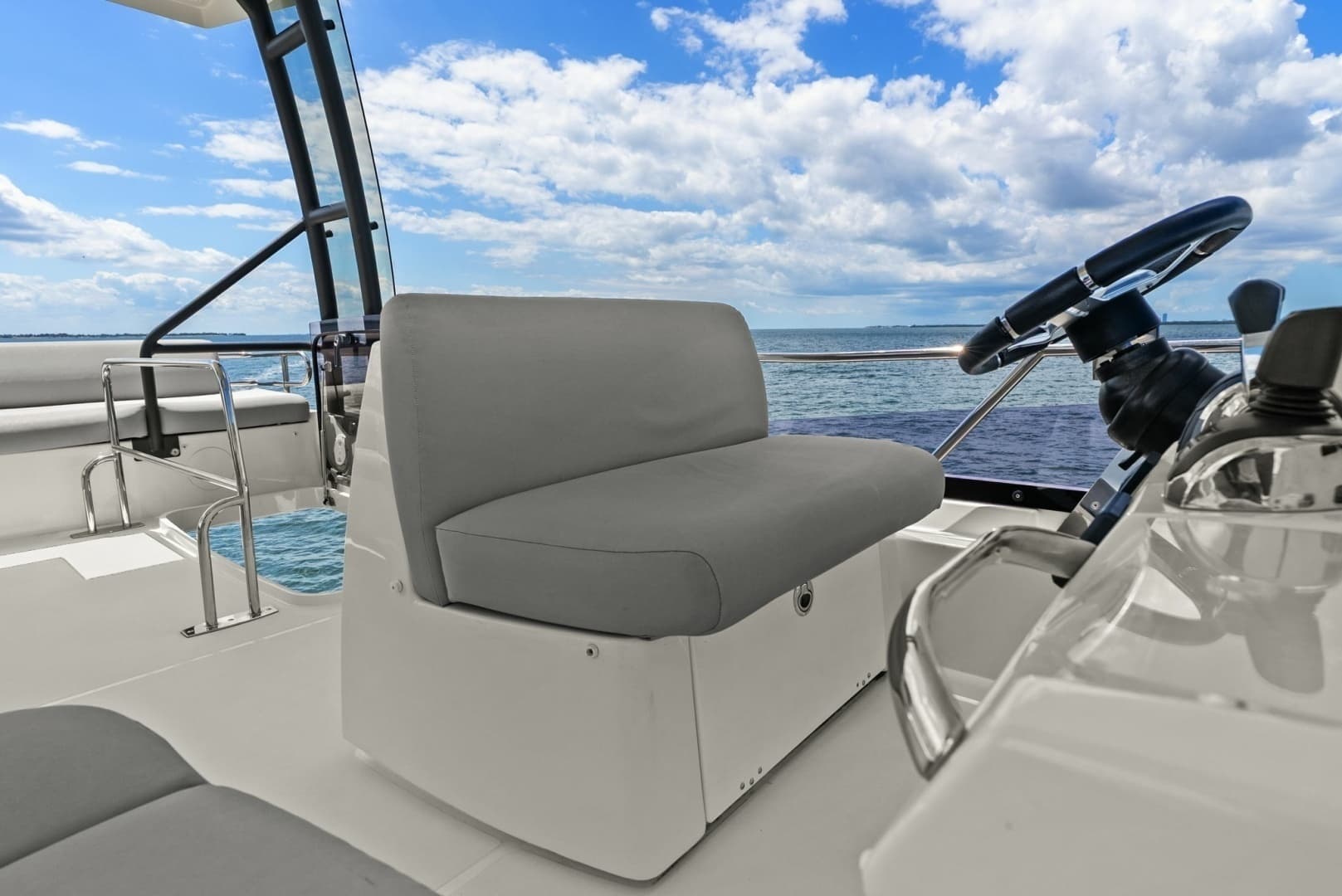 2020 Prestige 460 Flybridge GALATI YACHT SALES TRADE Flybridge Helm
