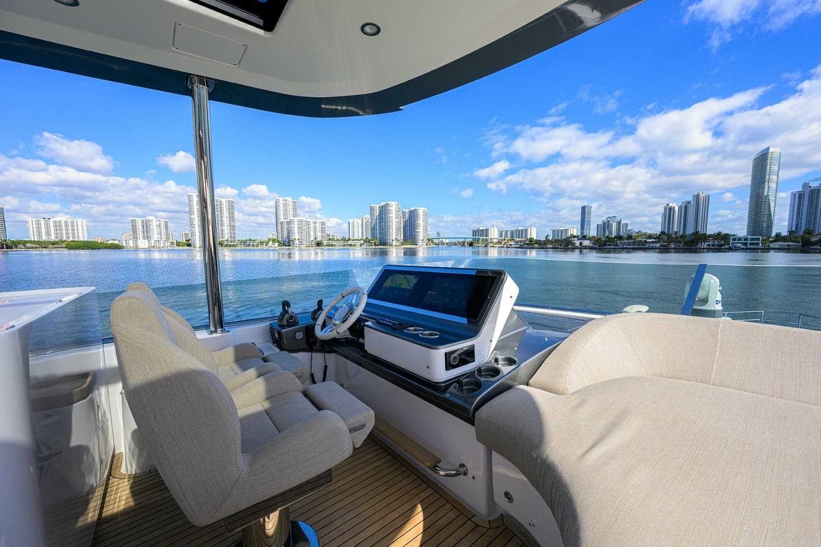 Azimut 78 - DT78 - Flybridge Helm