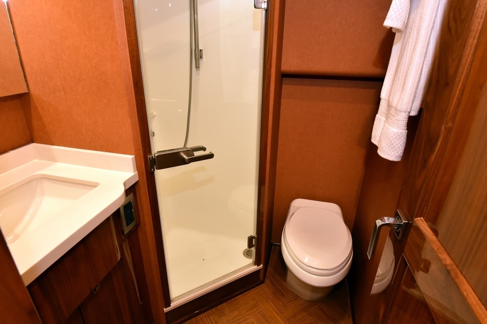 2019 Viking 80 Skybridge