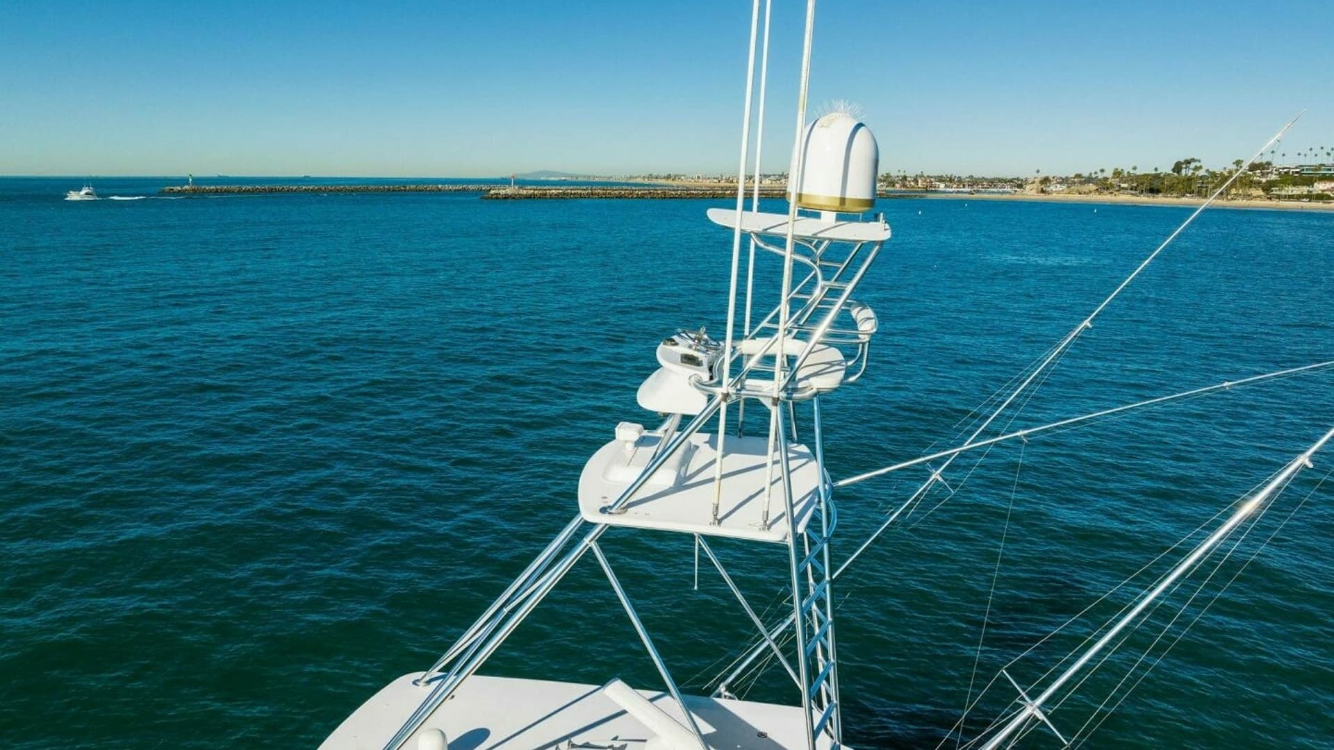 2007 Hatteras 64 Convertible CHUPACABRA Flybridge and Tower View