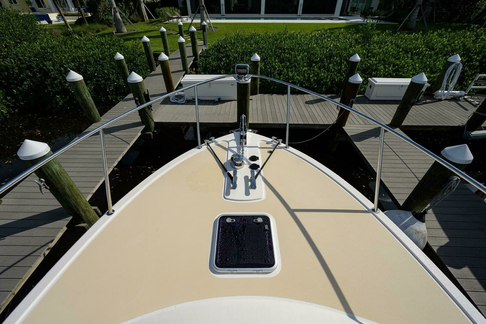 MJM 43 Scout - Exterior Bow