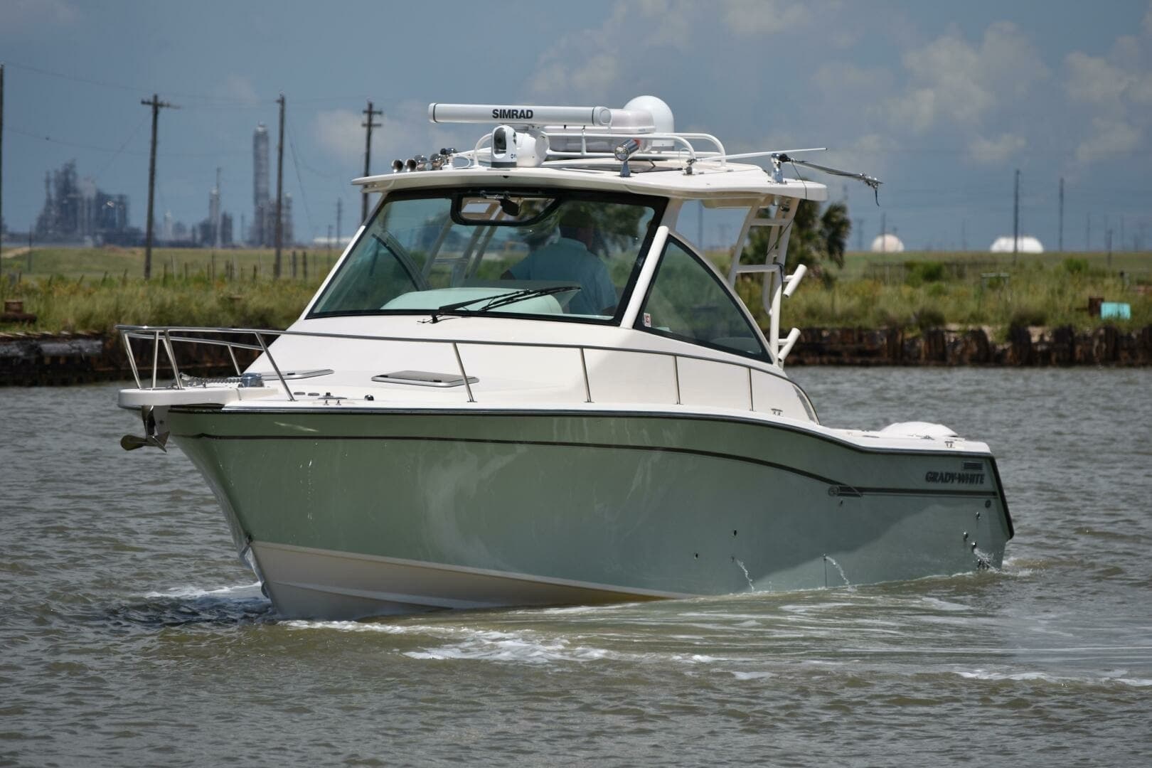 2016 Grady-White 330 Express 