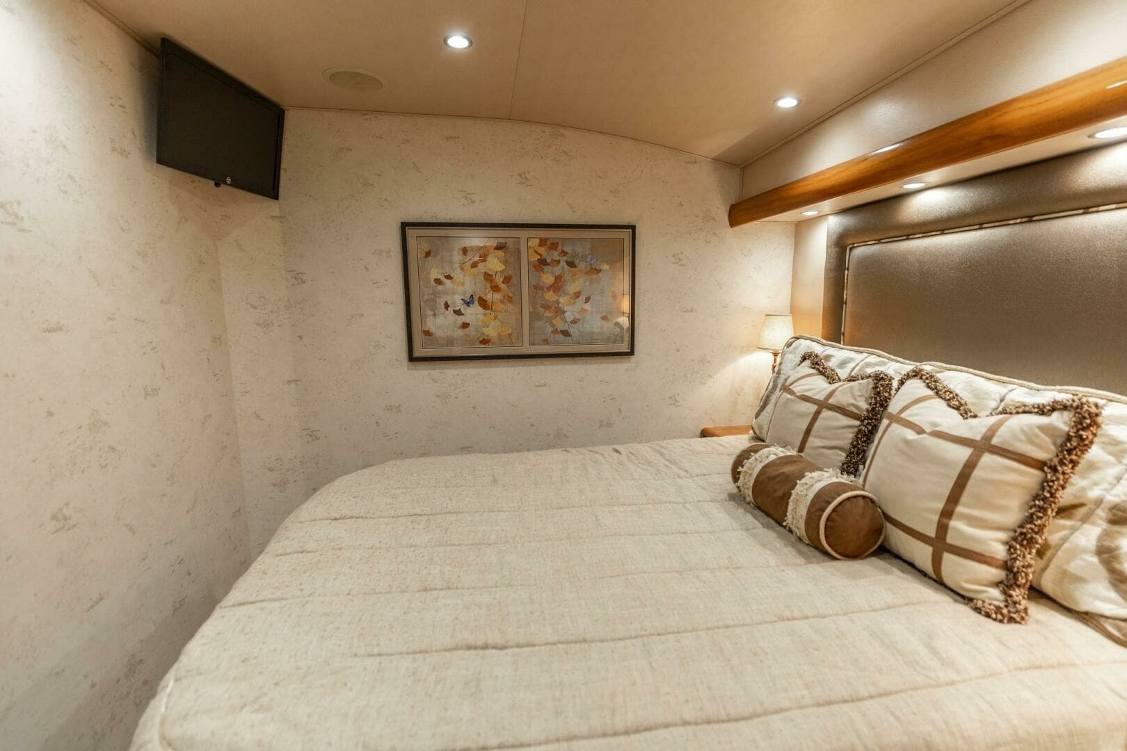 2013 Viking 76 Convertible- REEL FIRE- Port VIP Stateroom